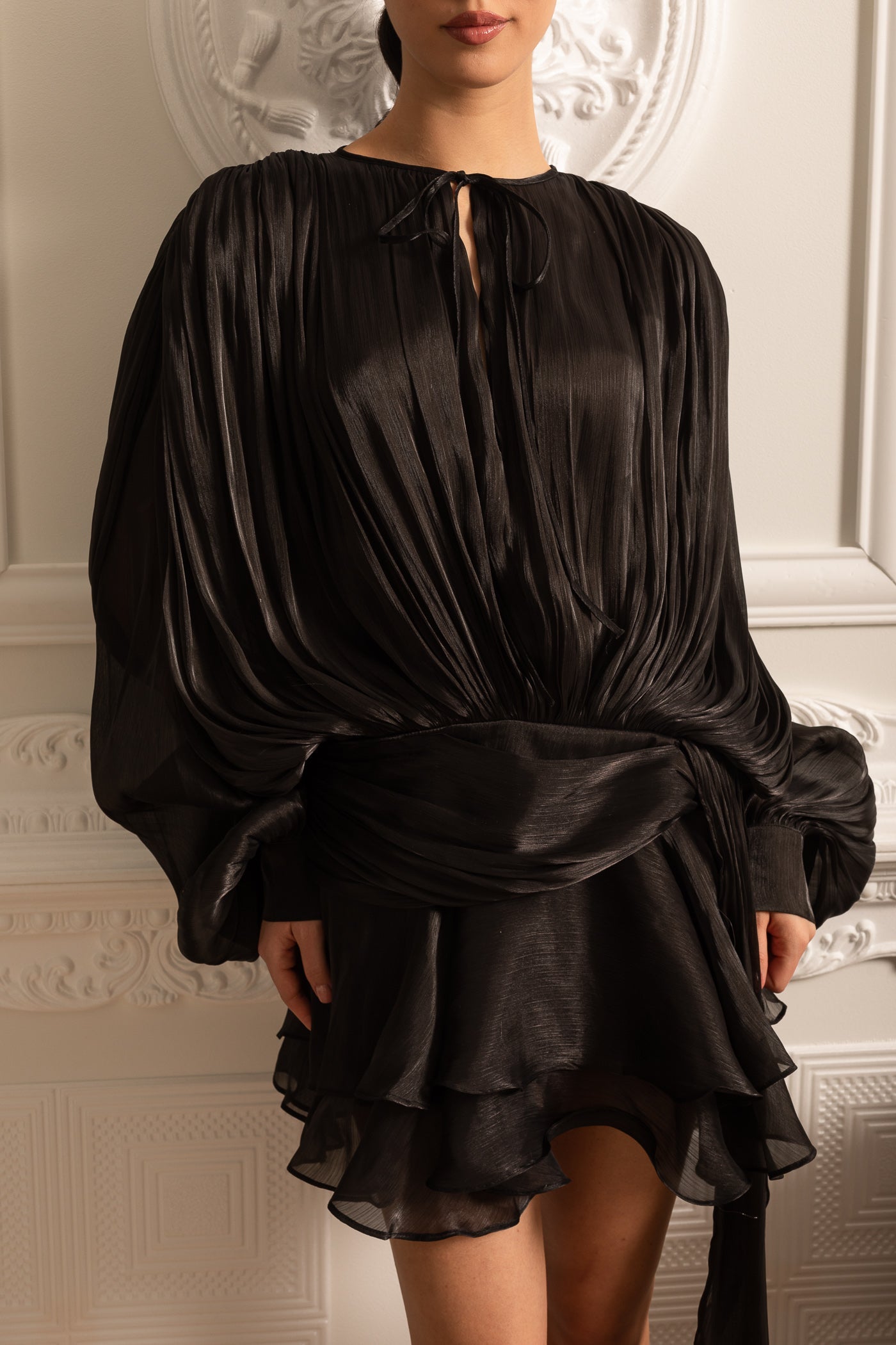 Robe longue drapée à manches longues avec mini-jupe et ceinture froncée - Noir 