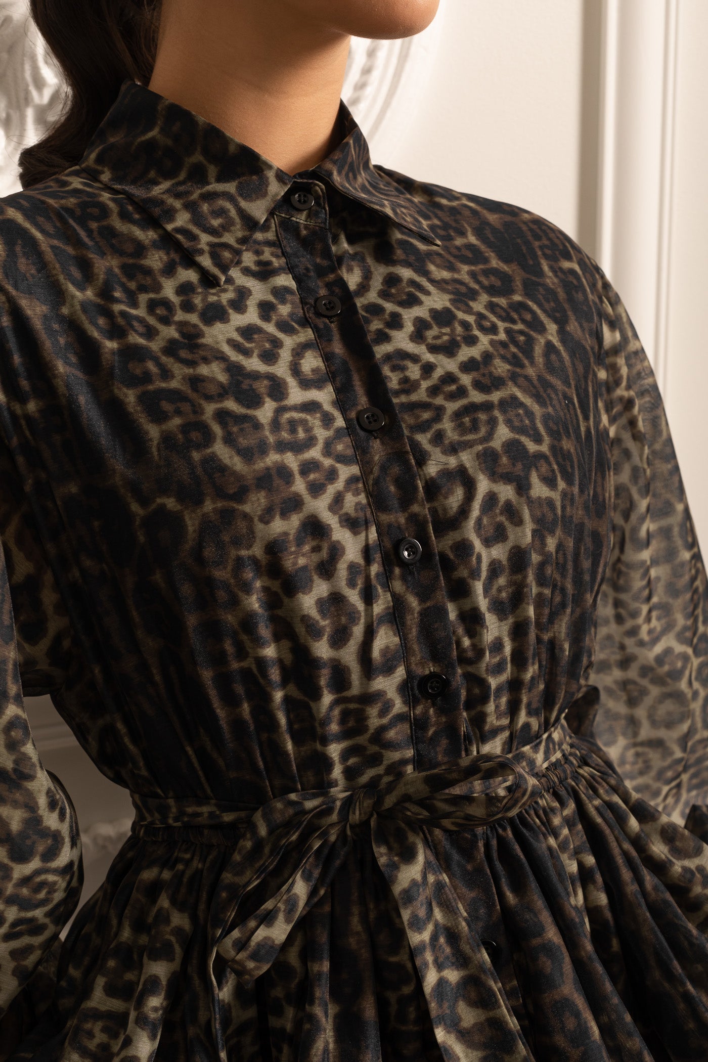 Robe à manches longues à motif léopard avec jupe à volants - Noir 