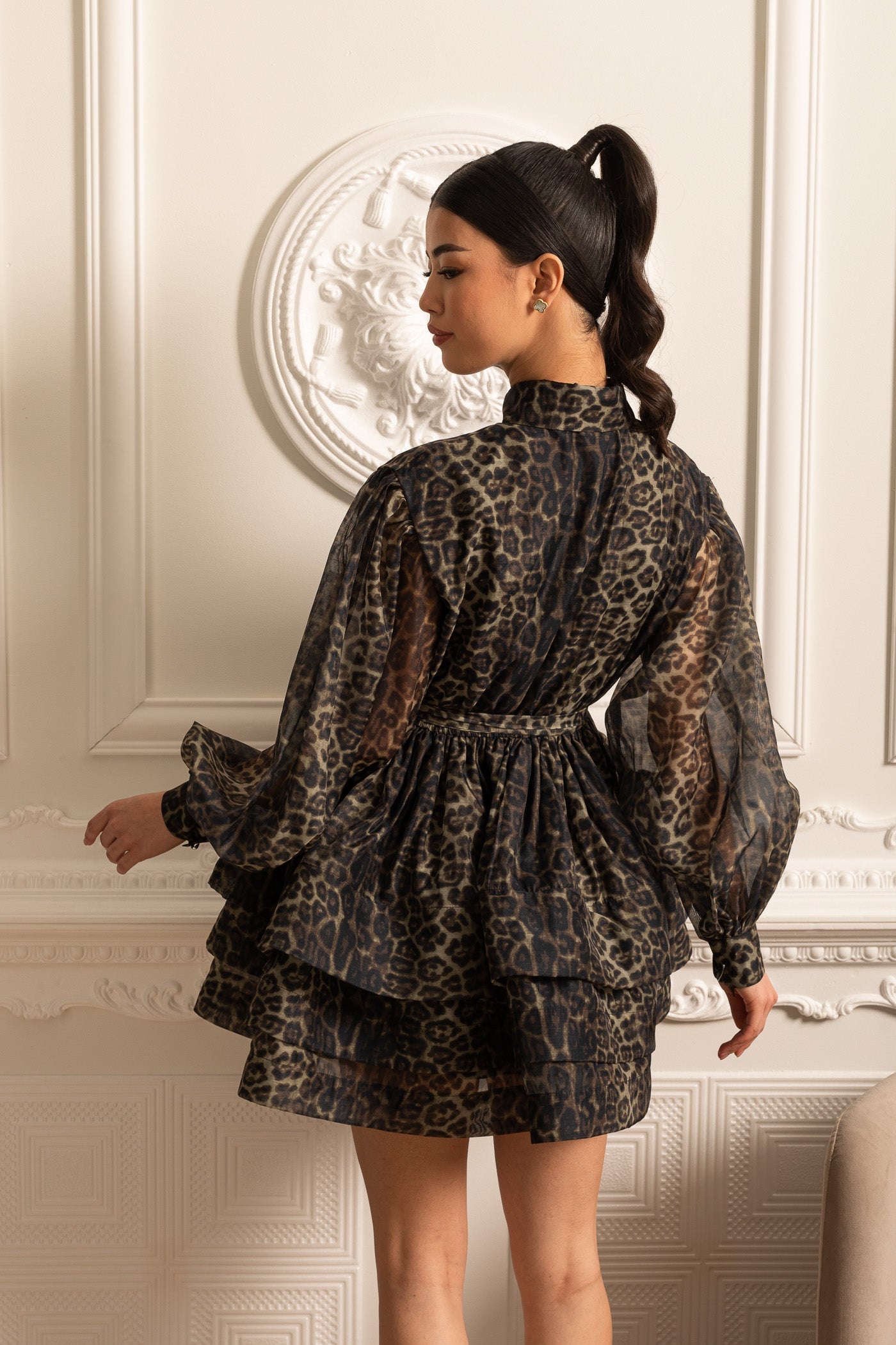 Robe à manches longues à motif léopard avec jupe à volants - Noir 