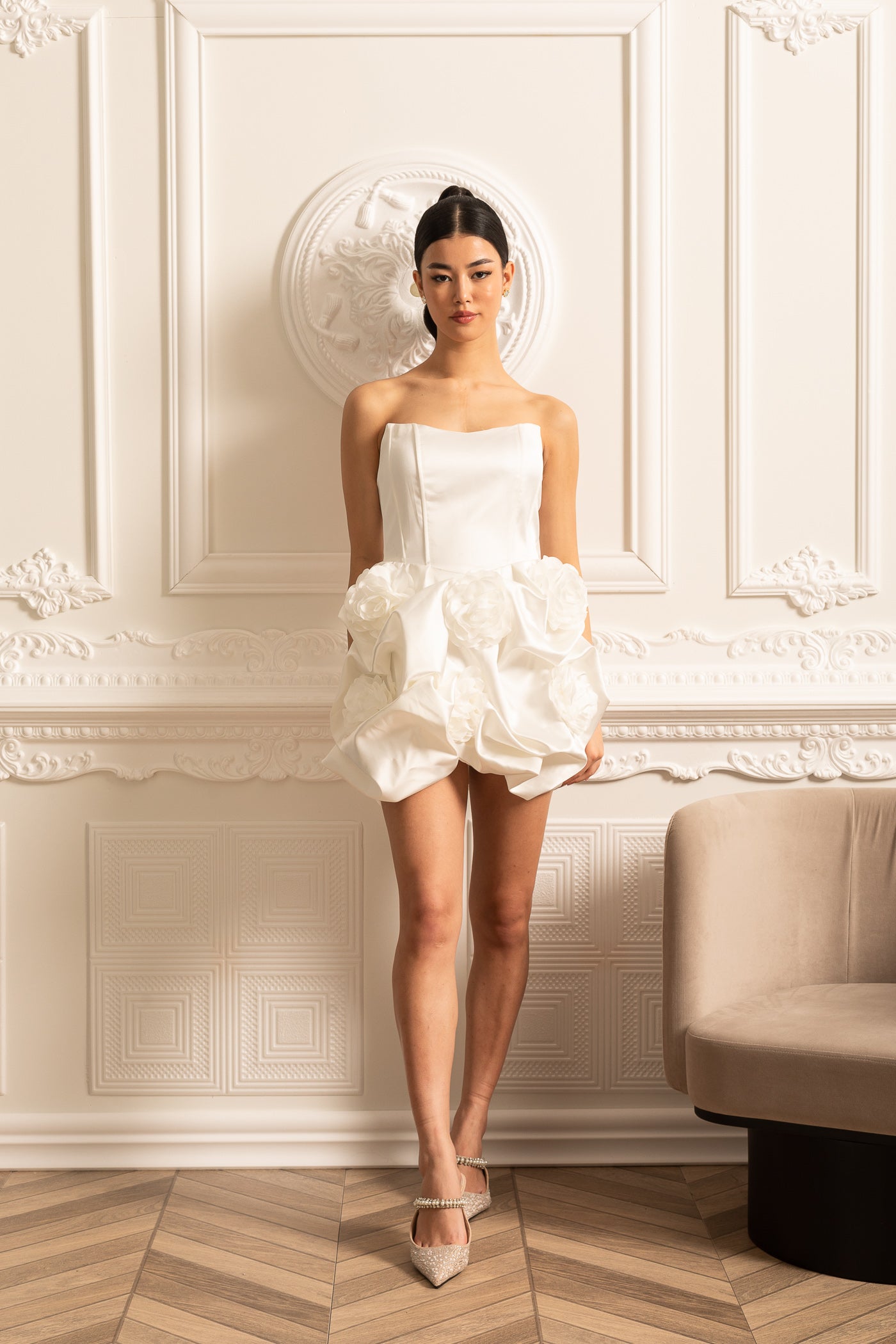 Robe Mini en Satin avec Jupe Mini Fleurie à Tissu Froncé - Blanc 