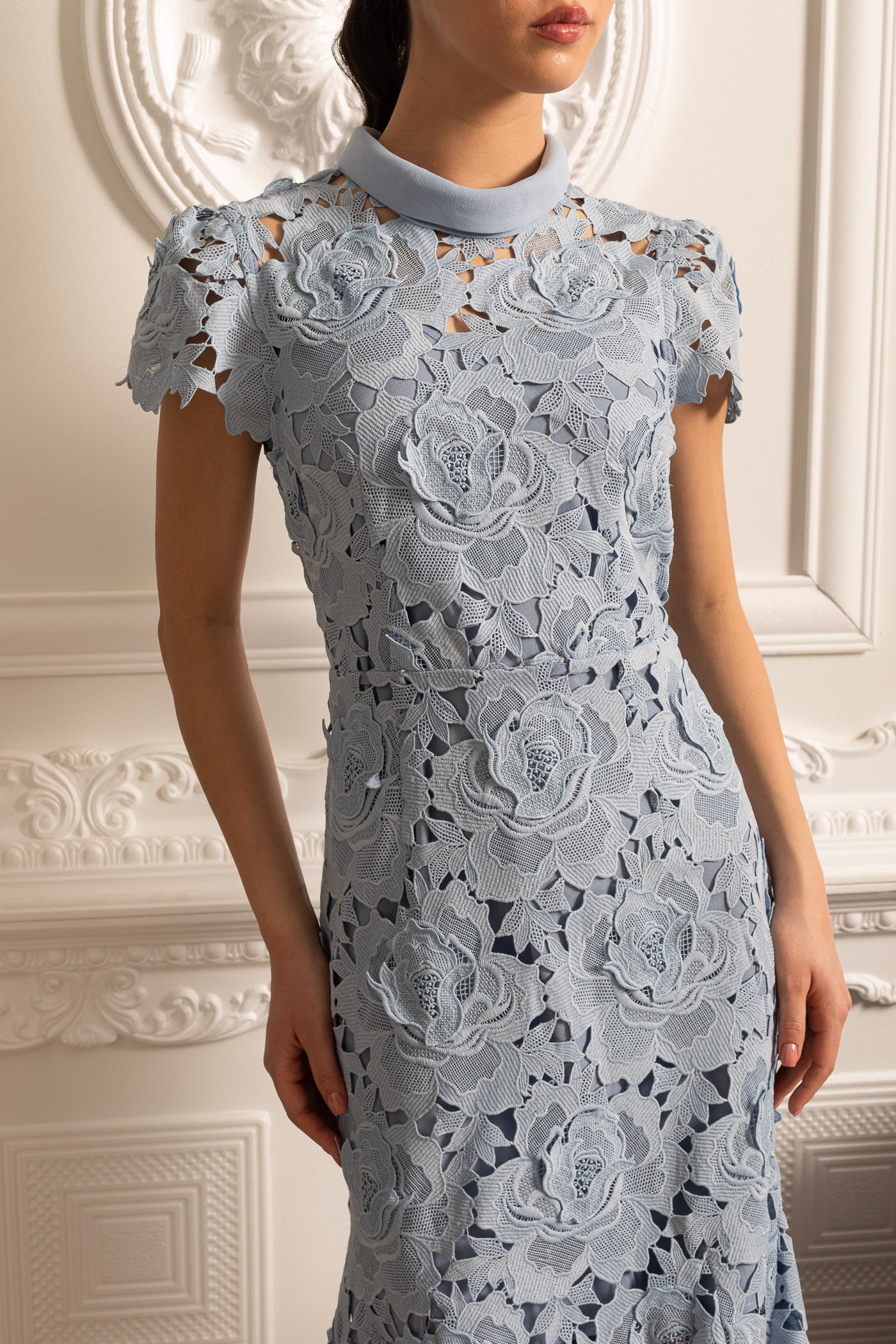 Floral Pattern Lace Dress With High Collar And Midi Skirt - Blue