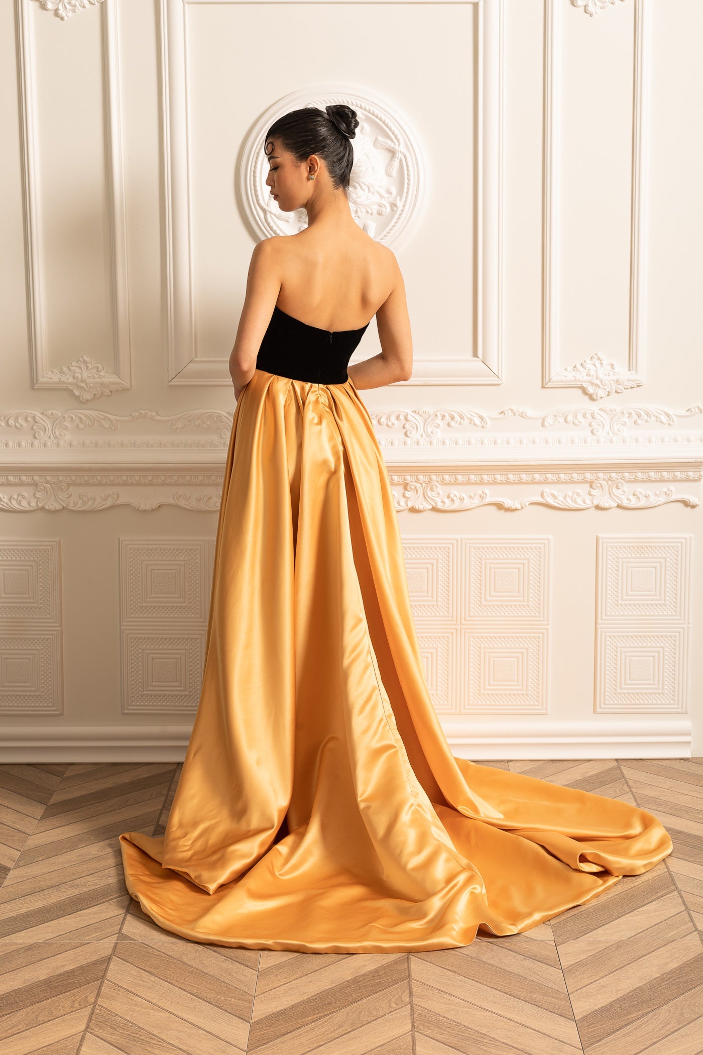 Velvet Gown With Fitted Bodice And Flowing Gold Satin Skirt - Black