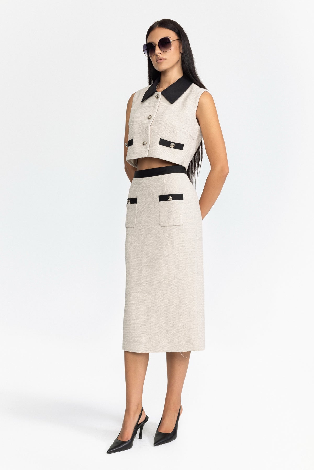 Ensemble top court en tweed à col contrastant et jupe midi - blanc cassé 