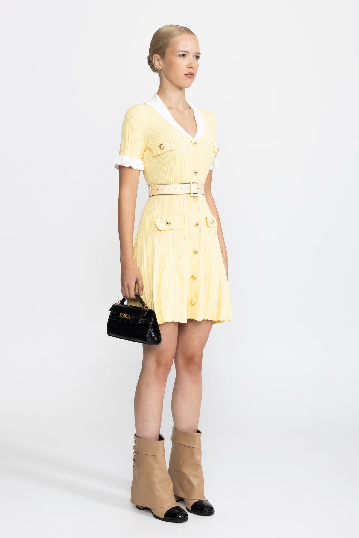 Robe mini ceinturée en maille côtelée à col contrastant - Jaune 