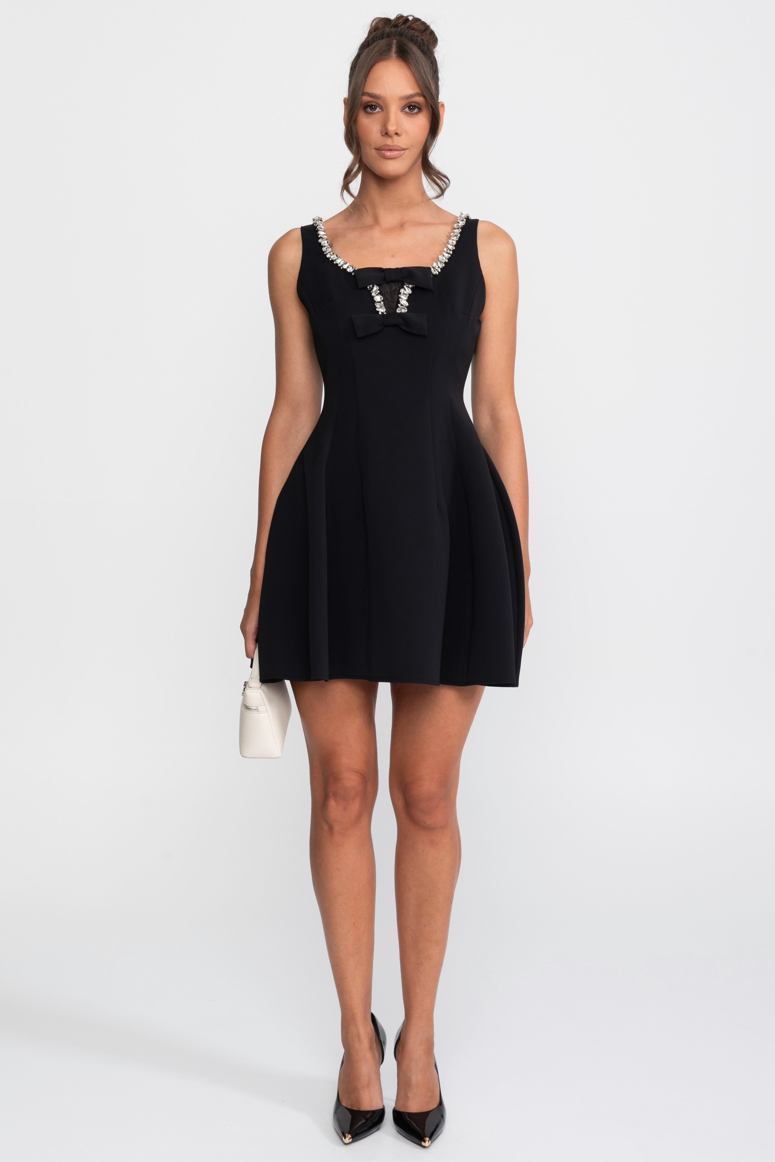 Robe mini cintrée et évasée avec finitions en cristal et nœuds sur la poitrine - Noir 