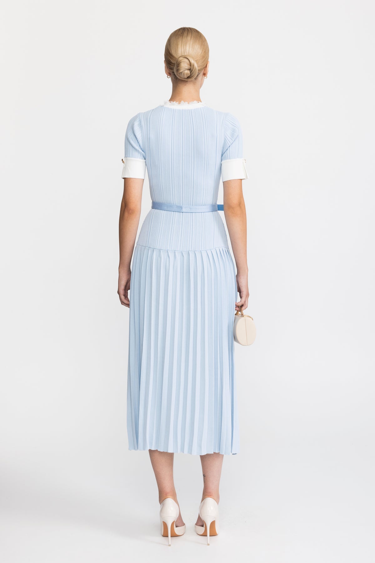 Robe midi en maille plissée à finitions volantées - bleu clair 