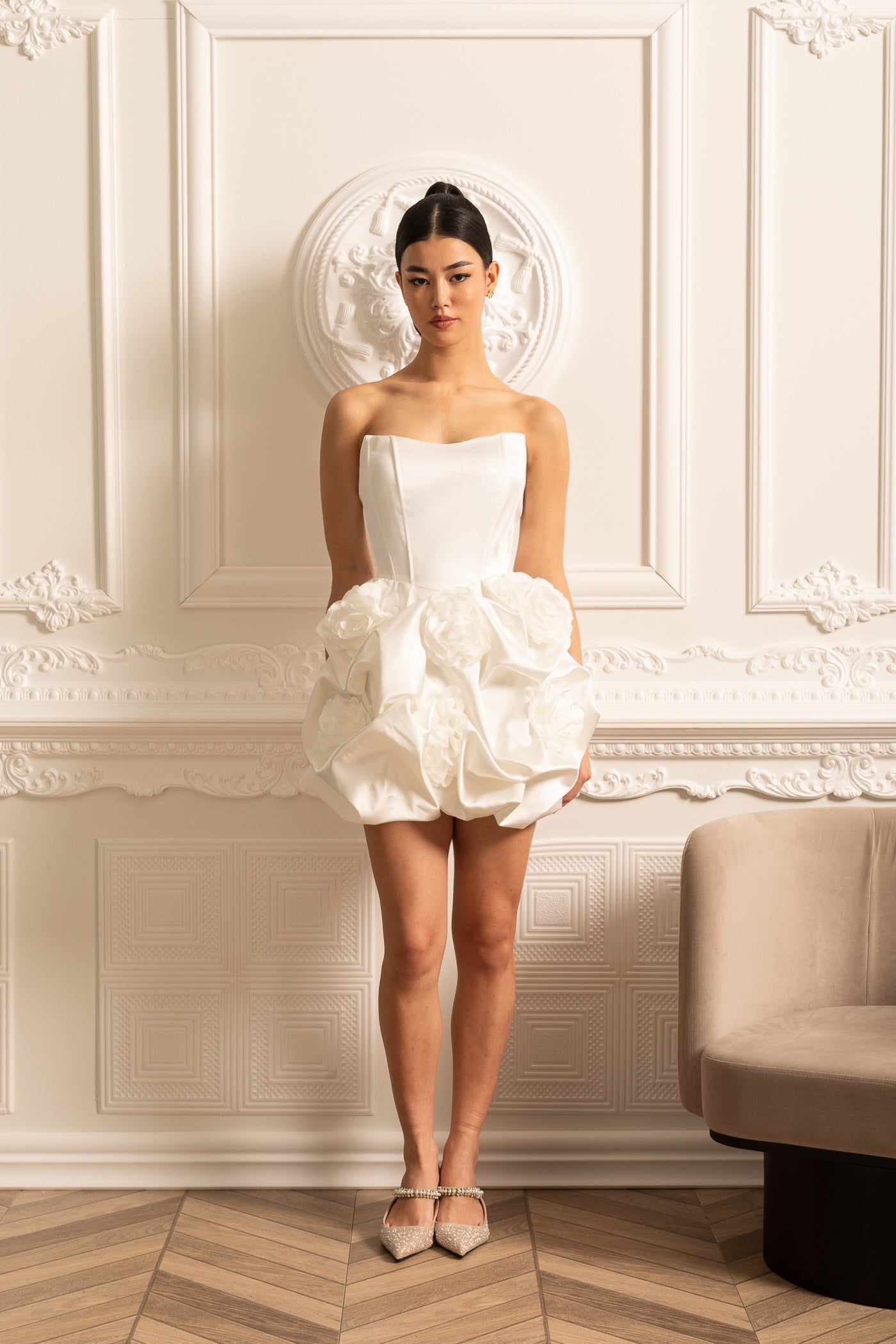 Robe Mini en Satin avec Jupe Mini Fleurie à Tissu Froncé - Blanc 