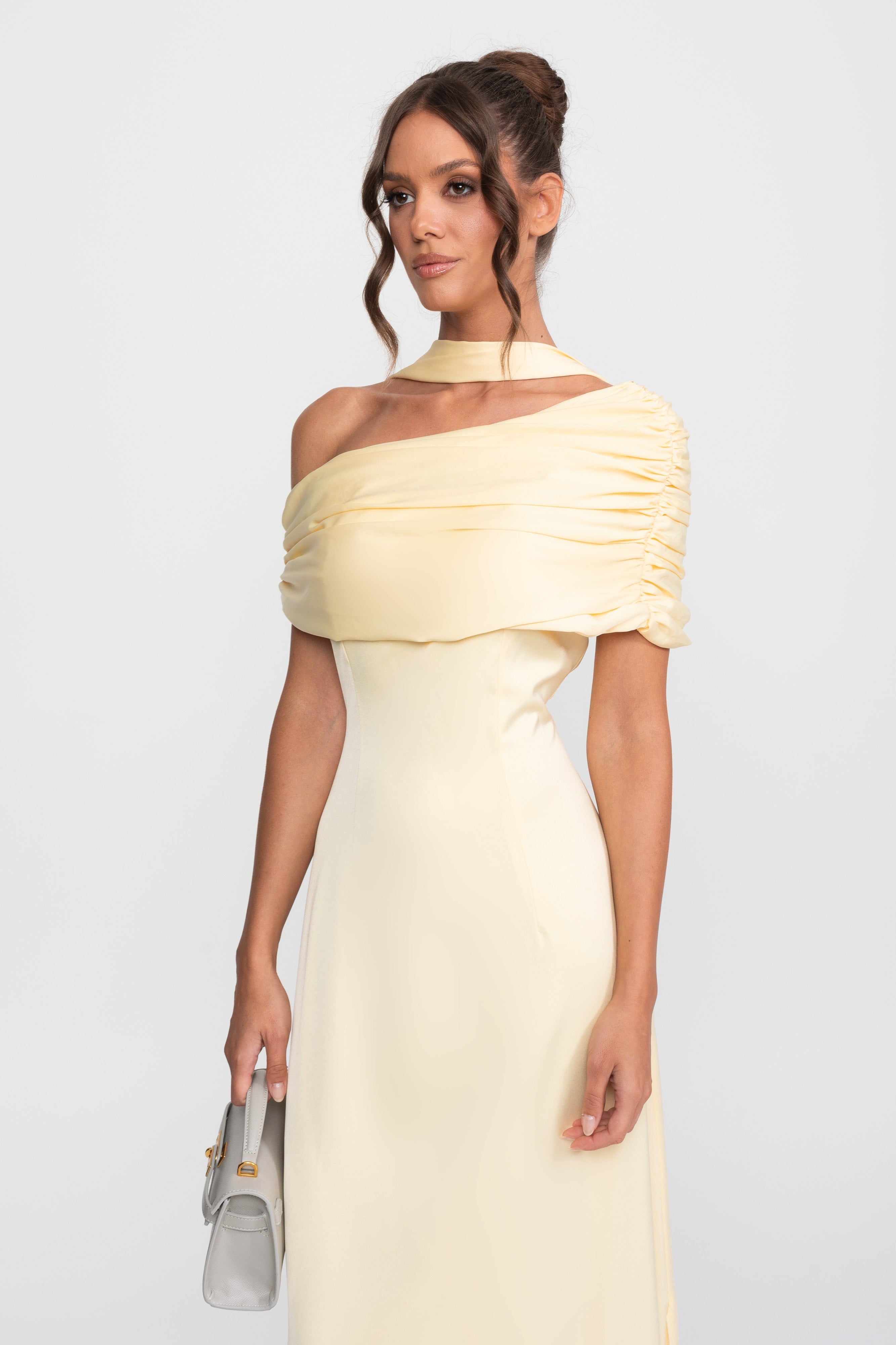 Robe en satin drapée à une épaule avec effet portefeuille froncé - Jaune 