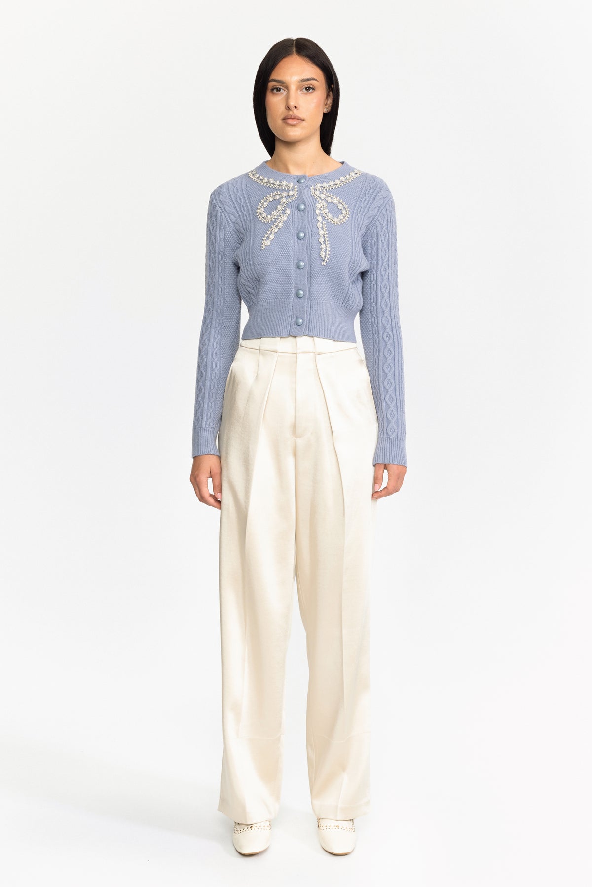 Cardigan en maille torsadée orné d’un nœud perlé - Bleu 