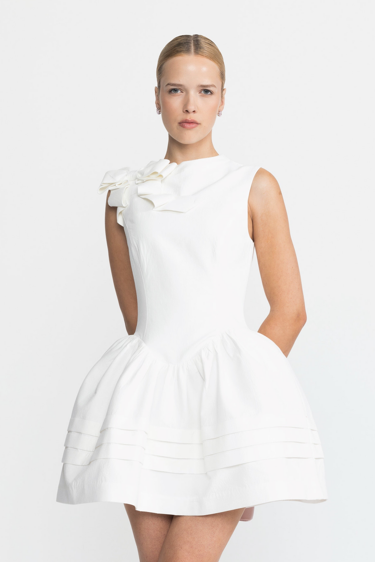 Robe mini en coton à taille basse et nœud sculptural - Blanc 