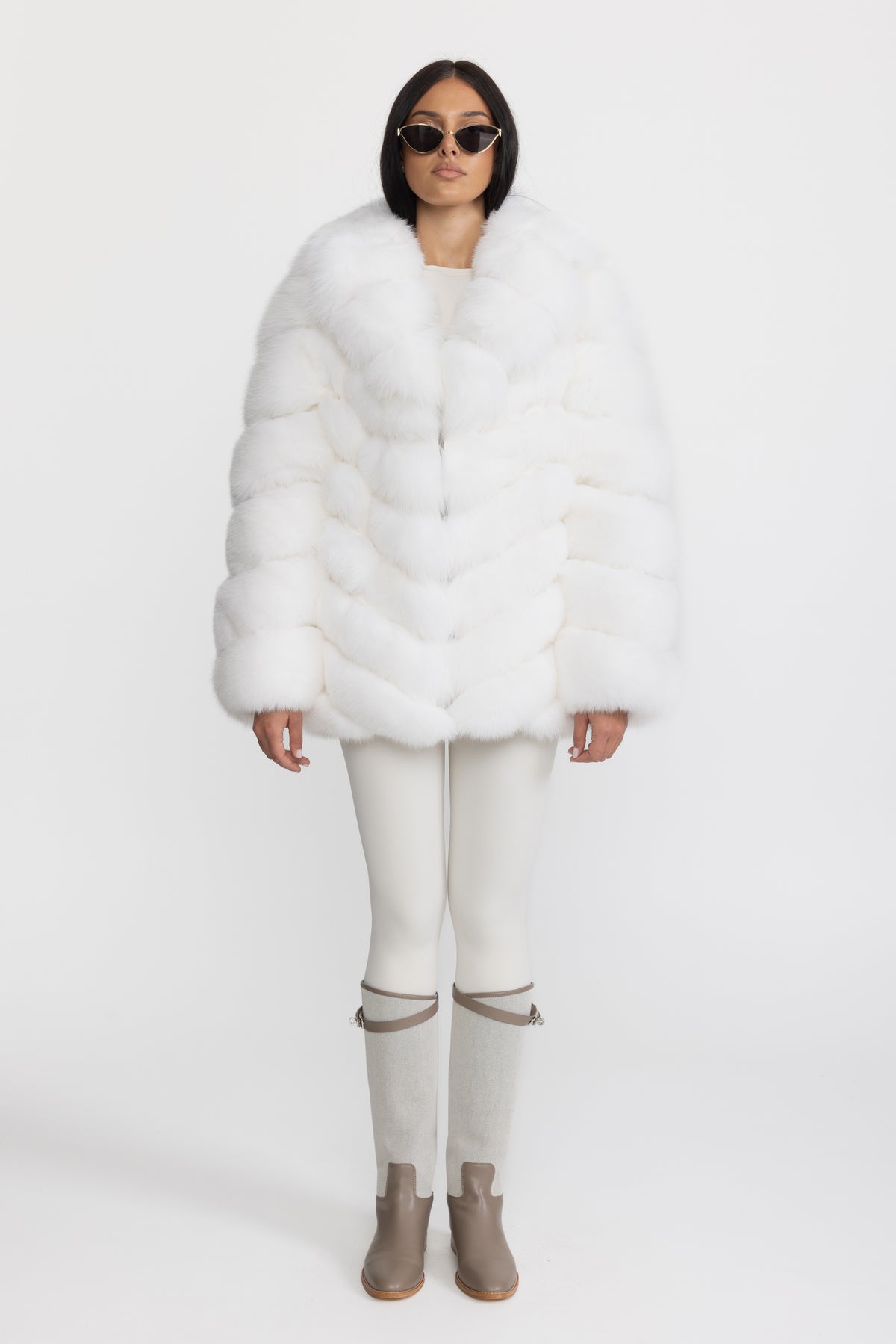 Veste en fourrure de renard à volants avec col châle oversized – Blanc 