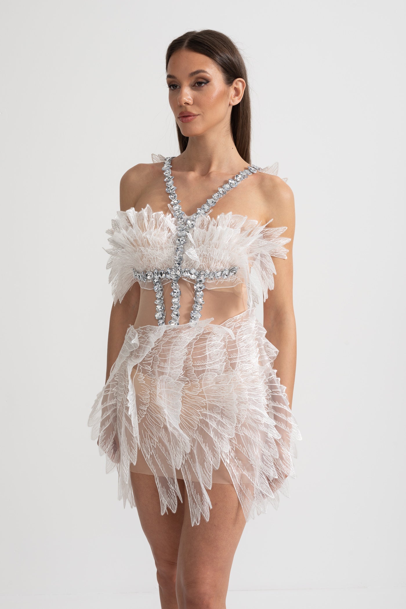 Robe Mini Éthérée avec Texture Ailées Transparentes et Ornements de Cristal - Blanc 