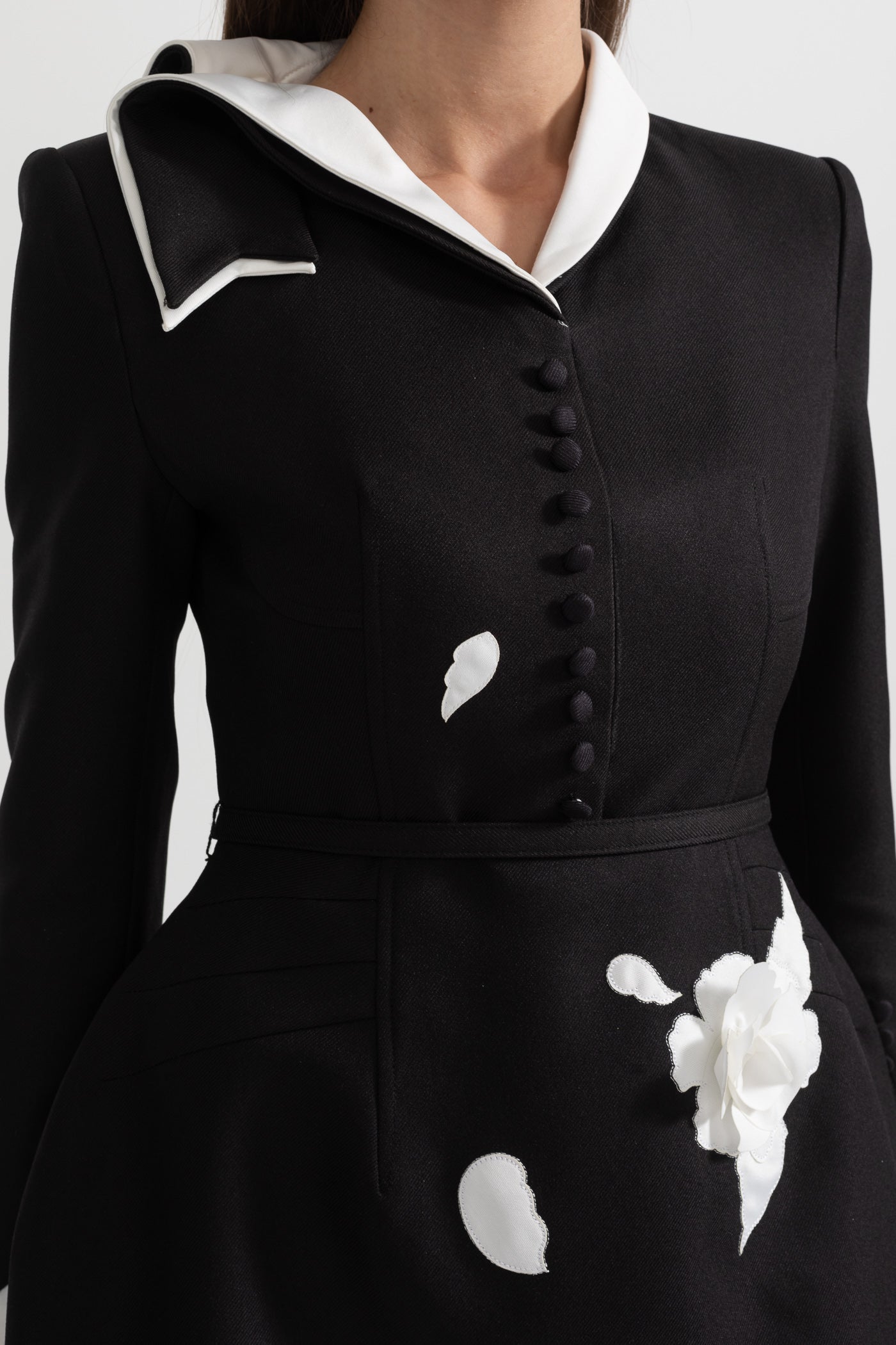 Floral Embellished Dress With Contrasting White Collar And Decorative Fabric Flowers - Black
