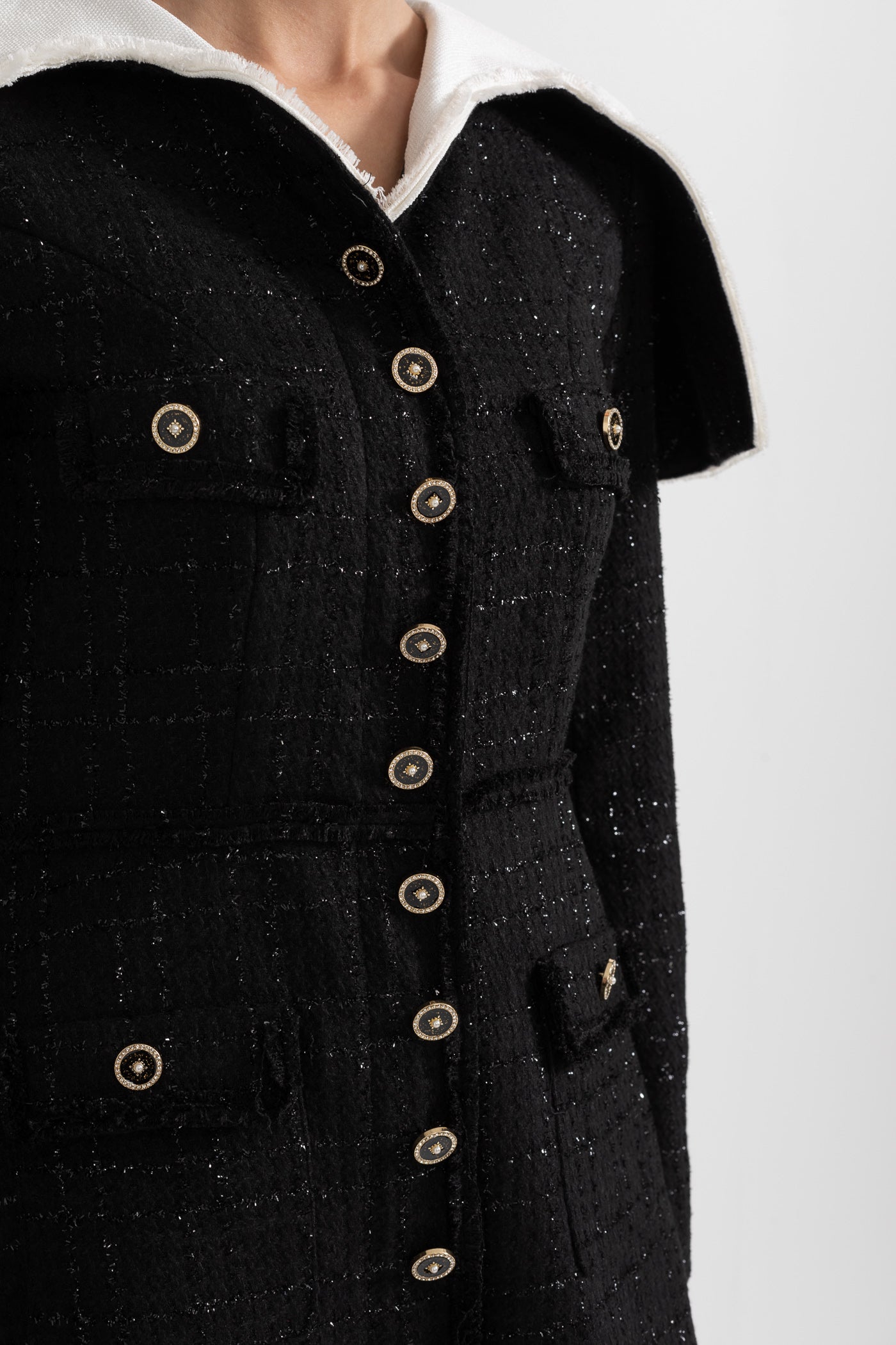 Robe en tweed texturé à manches longues avec grandes pattes d'épaule distinctives - Noir 