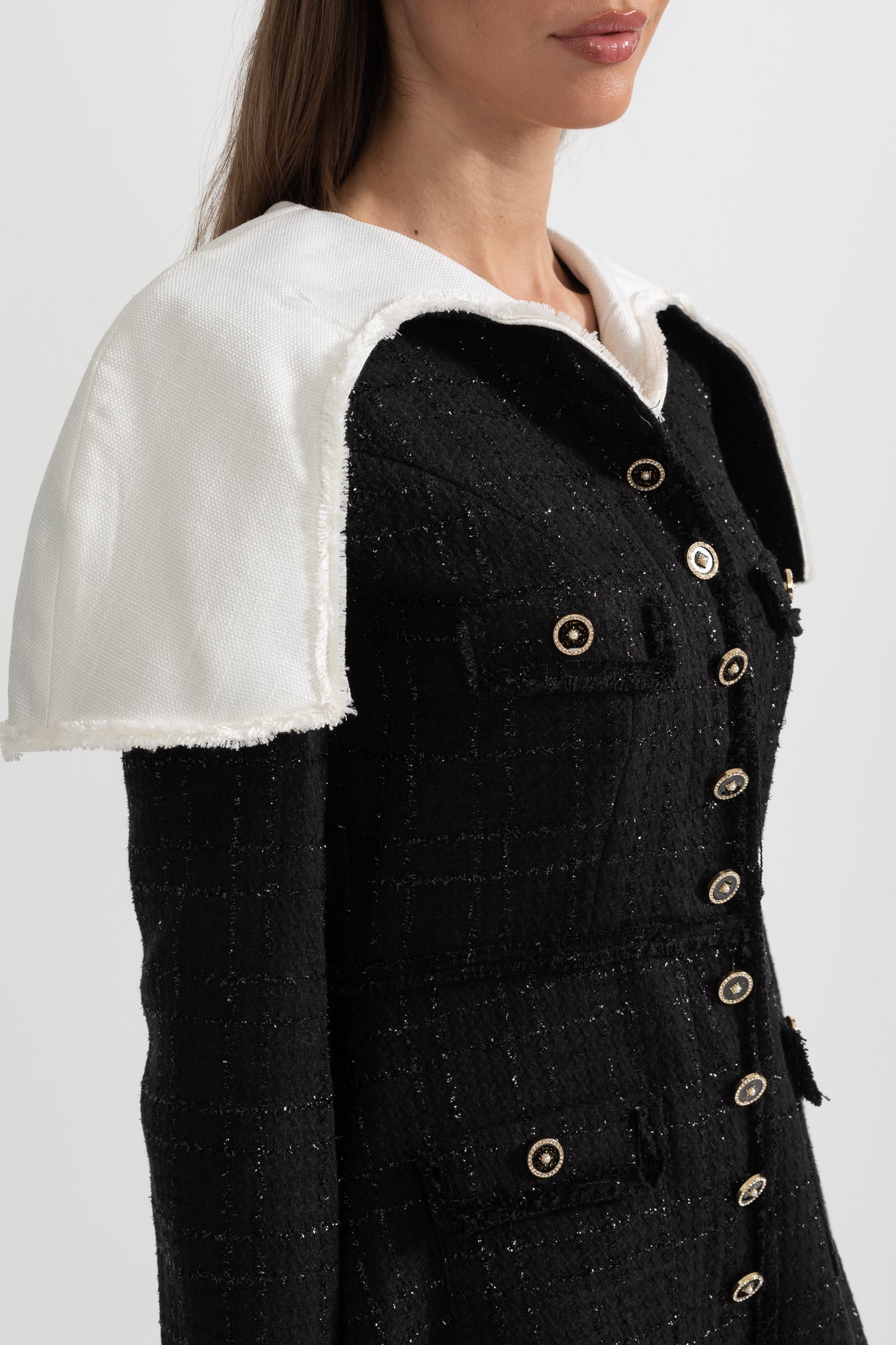 Robe en tweed texturé à manches longues avec grandes pattes d'épaule distinctives - Noir 