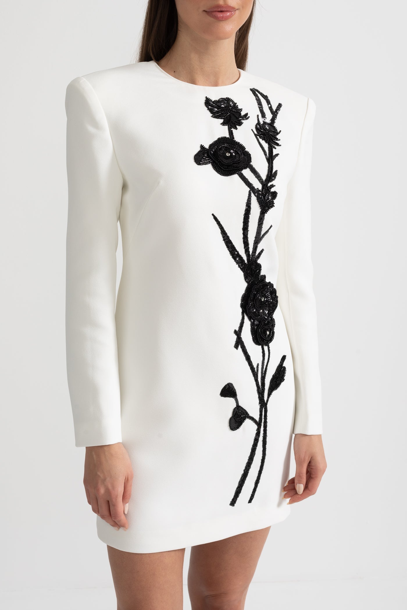 Robe Mini à Manches Longues avec Broderie Florale Contrastante - Blanc 