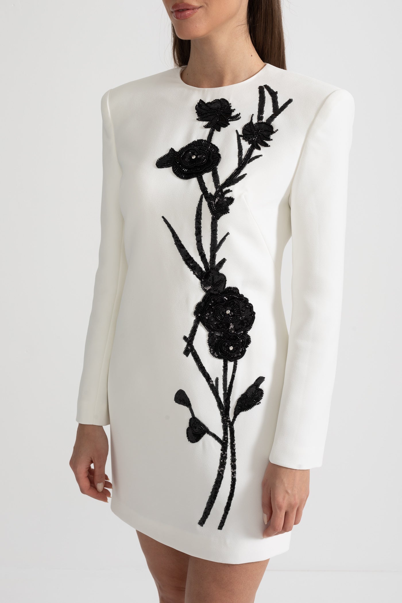 Robe Mini à Manches Longues avec Broderie Florale Contrastante - Blanc 