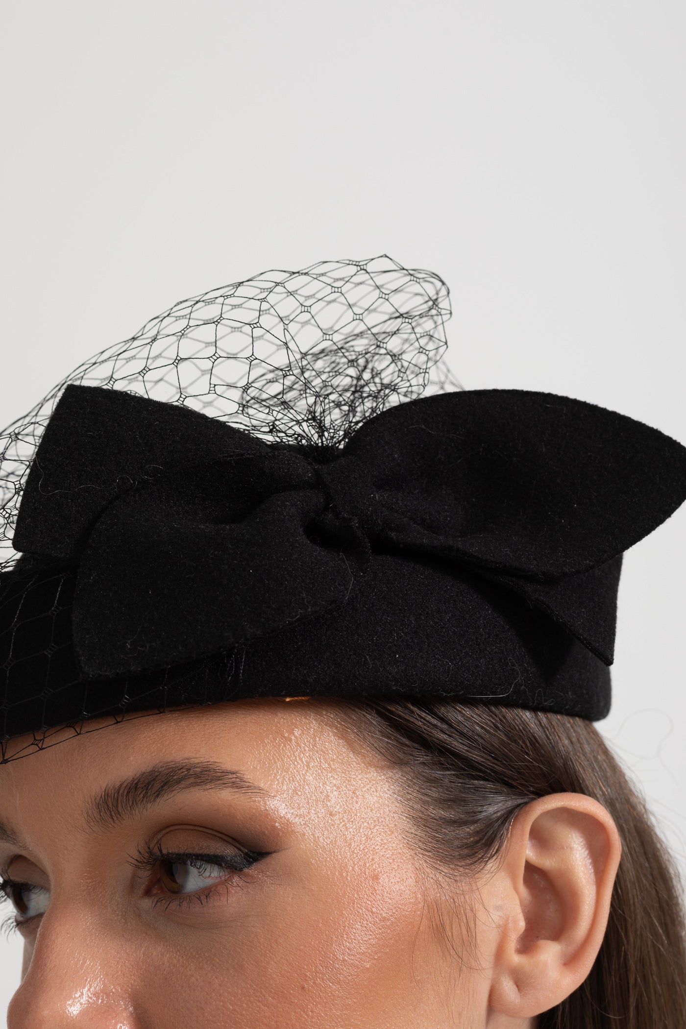 Chapeau élégant avec résille délicate et nœud décoratif appliqué - Noir 