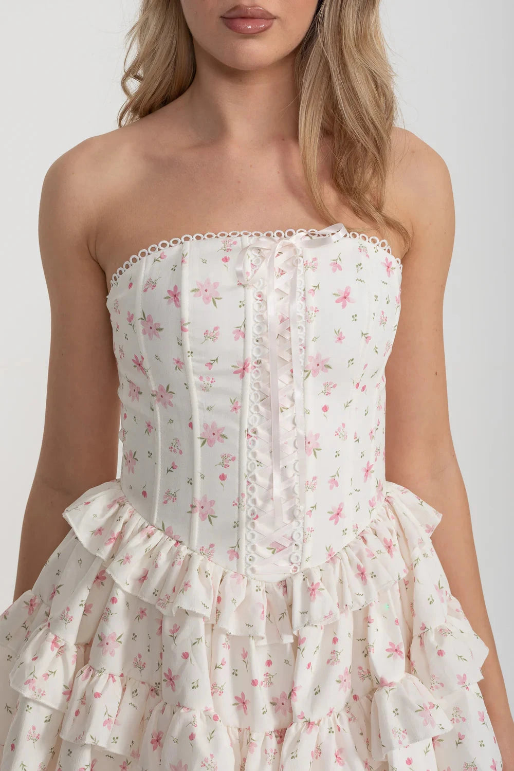 Robe Mini Corset avec Détail de Lacets en Ruban et Jupe Volantée Multi-Couches - Blanc/Rose 