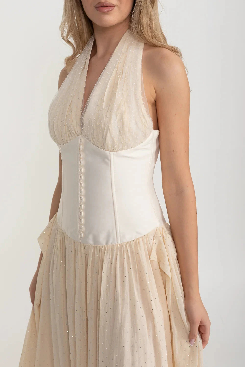 Elegant Gown With Fitted Corset-Style Bodice And Flowing Maxi Skirt - Ivoire