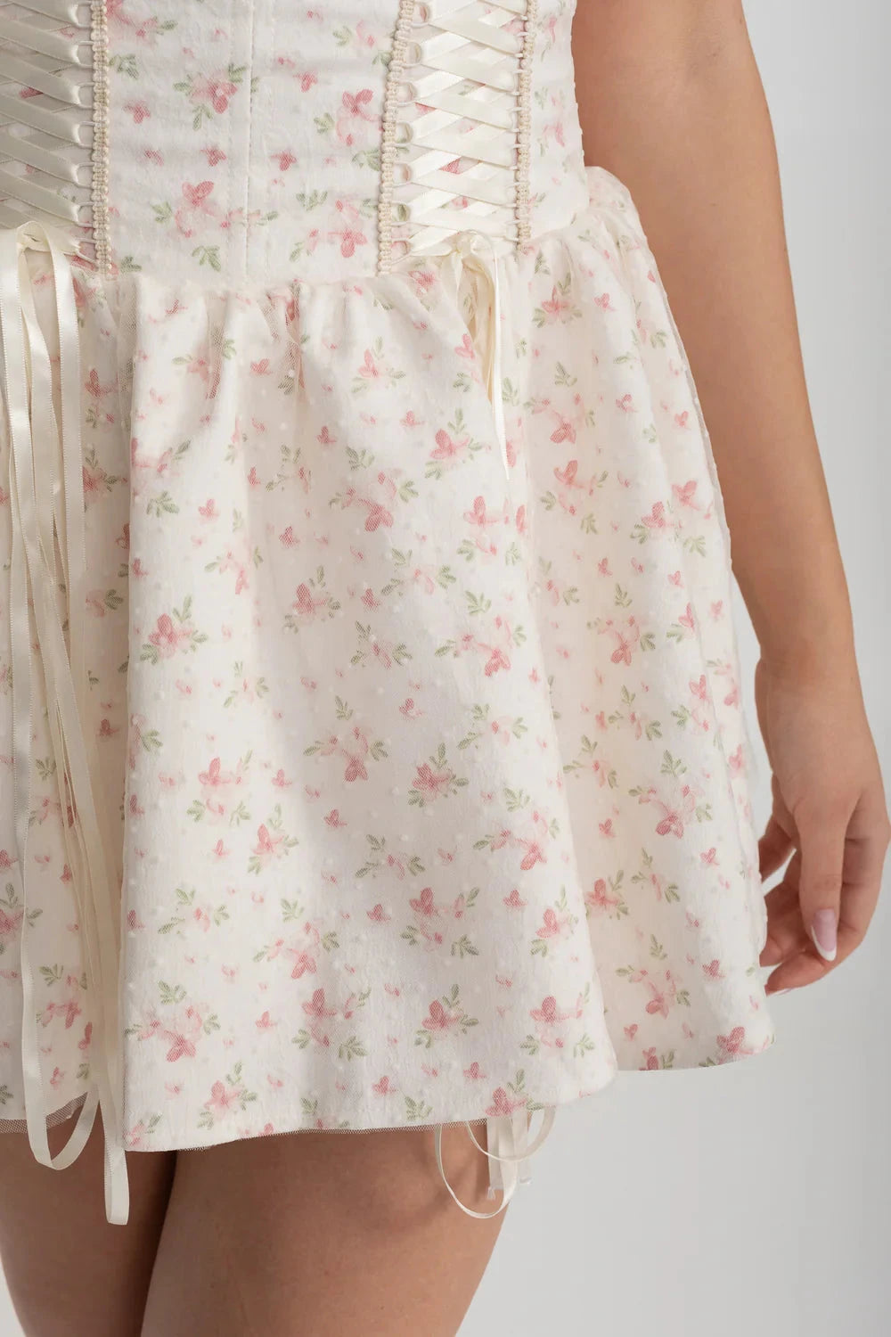 Corset Mini Dress With Sweetheart Neckline And Delicate Floral Pattern - White/Pink