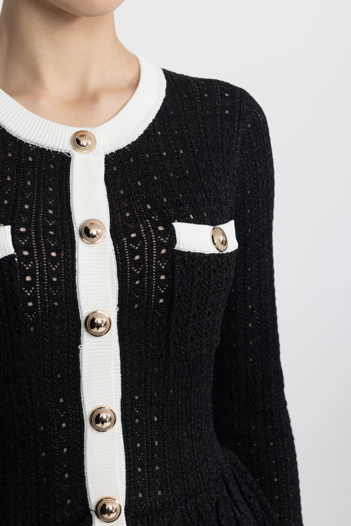 Robe mini péplum en maille pointelle à boutons dorés - Noir 