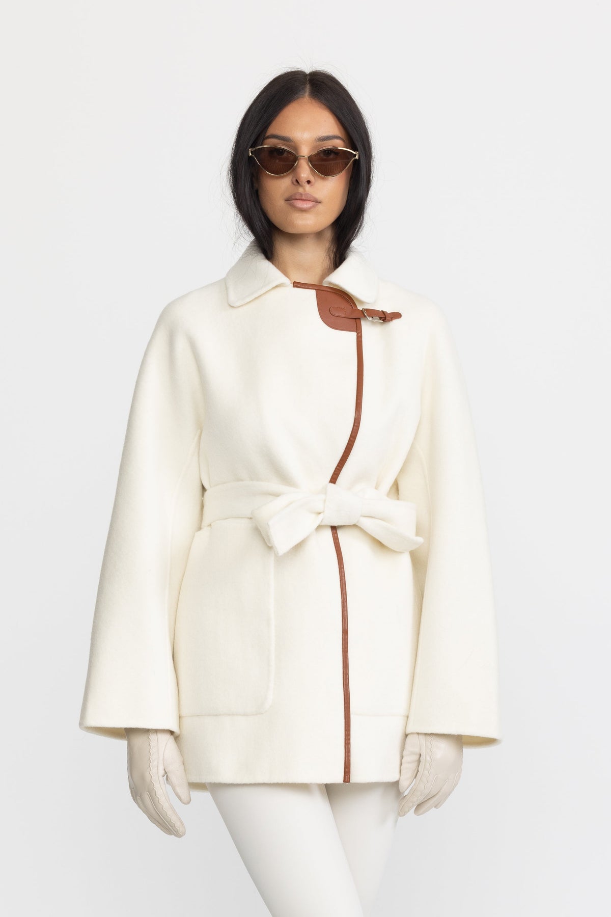 Veste en laine ceinturée à finitions en similicuir - Blanc cassé 