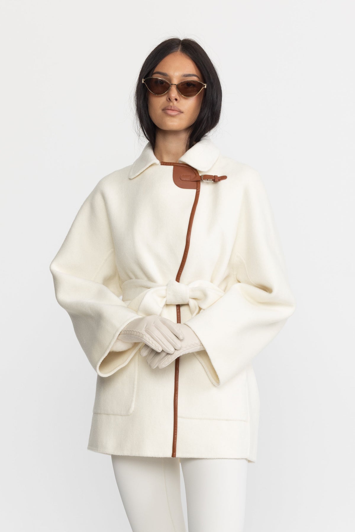 Veste en laine ceinturée à finitions en similicuir - Blanc cassé 