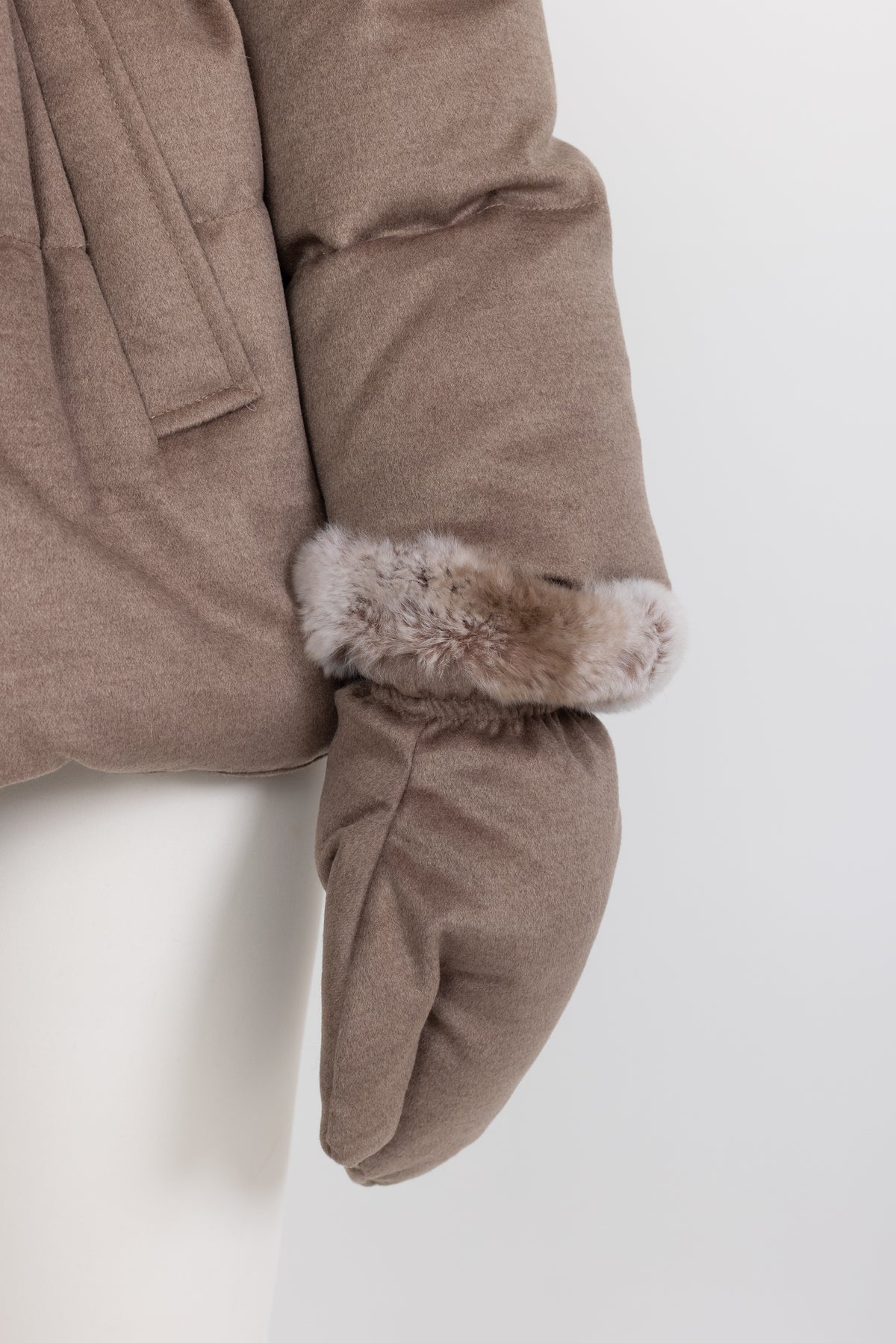 Doudoune en coton-soie à col en fourrure de lapin Rex - Taupe 