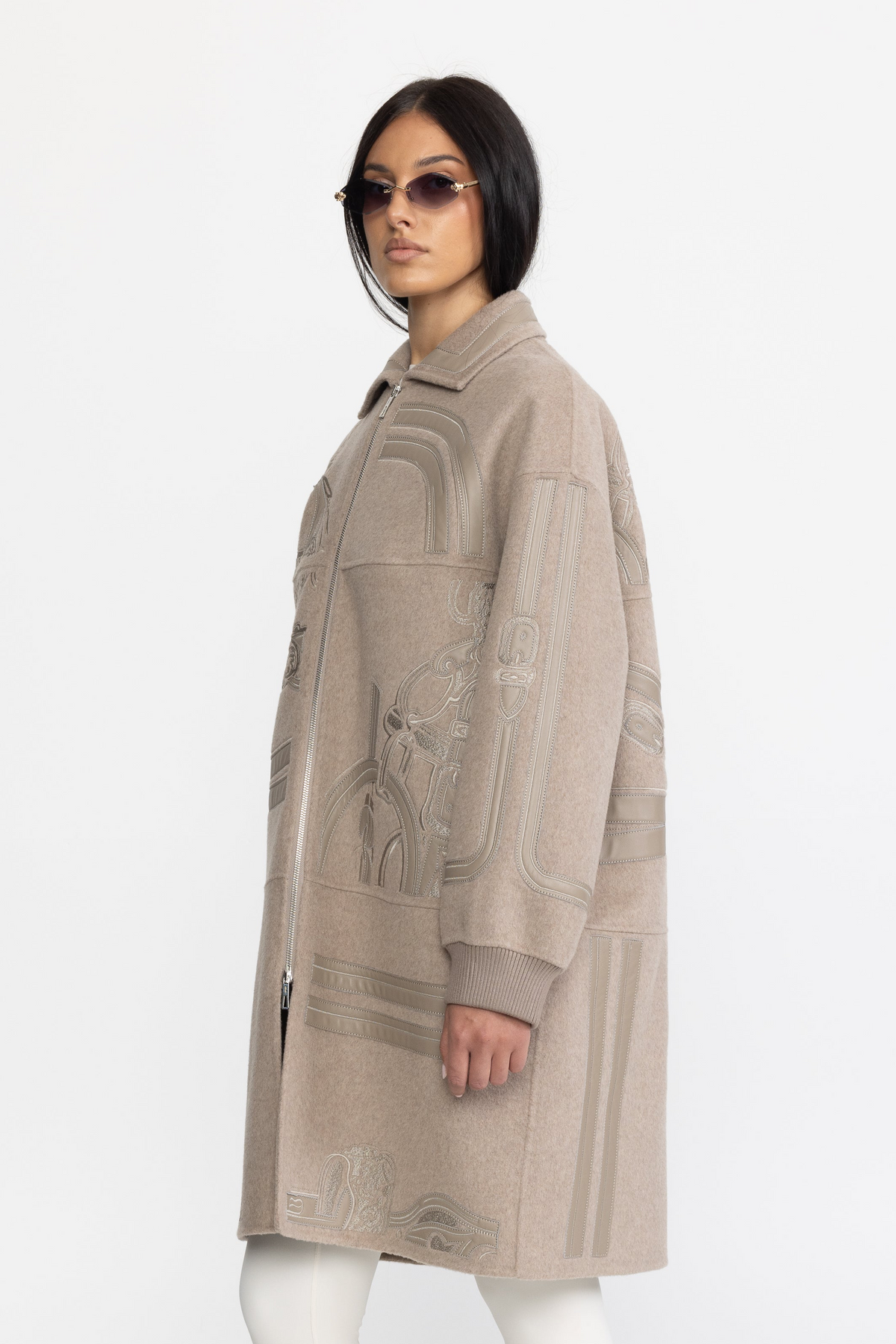 Manteau zippé en laine brodée à appliqué équestre - Taupe 