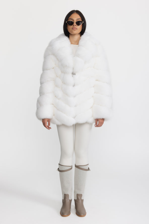 Veste en fourrure de renard à volants avec col châle oversized – Blanc 