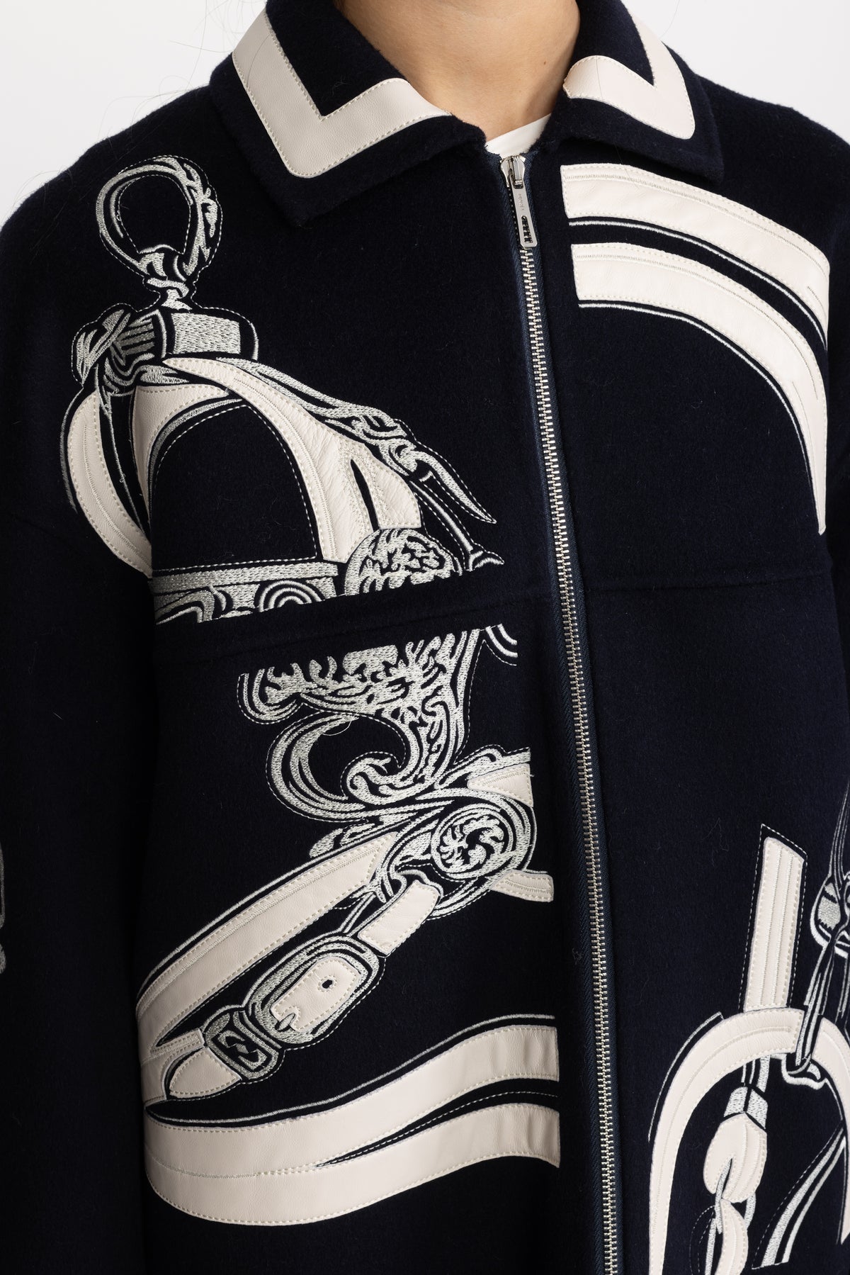 Manteau zippé en laine brodée à appliqué équestre - marine 