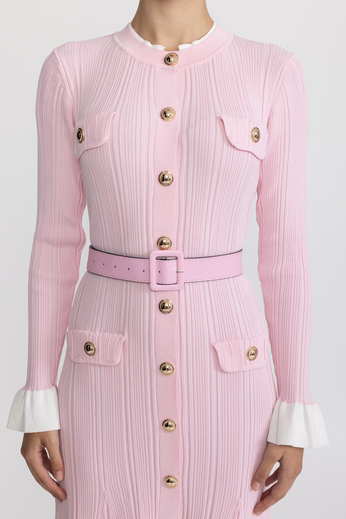Robe midi en maille côtelée ceinturée à boutons sur le devant - rose 