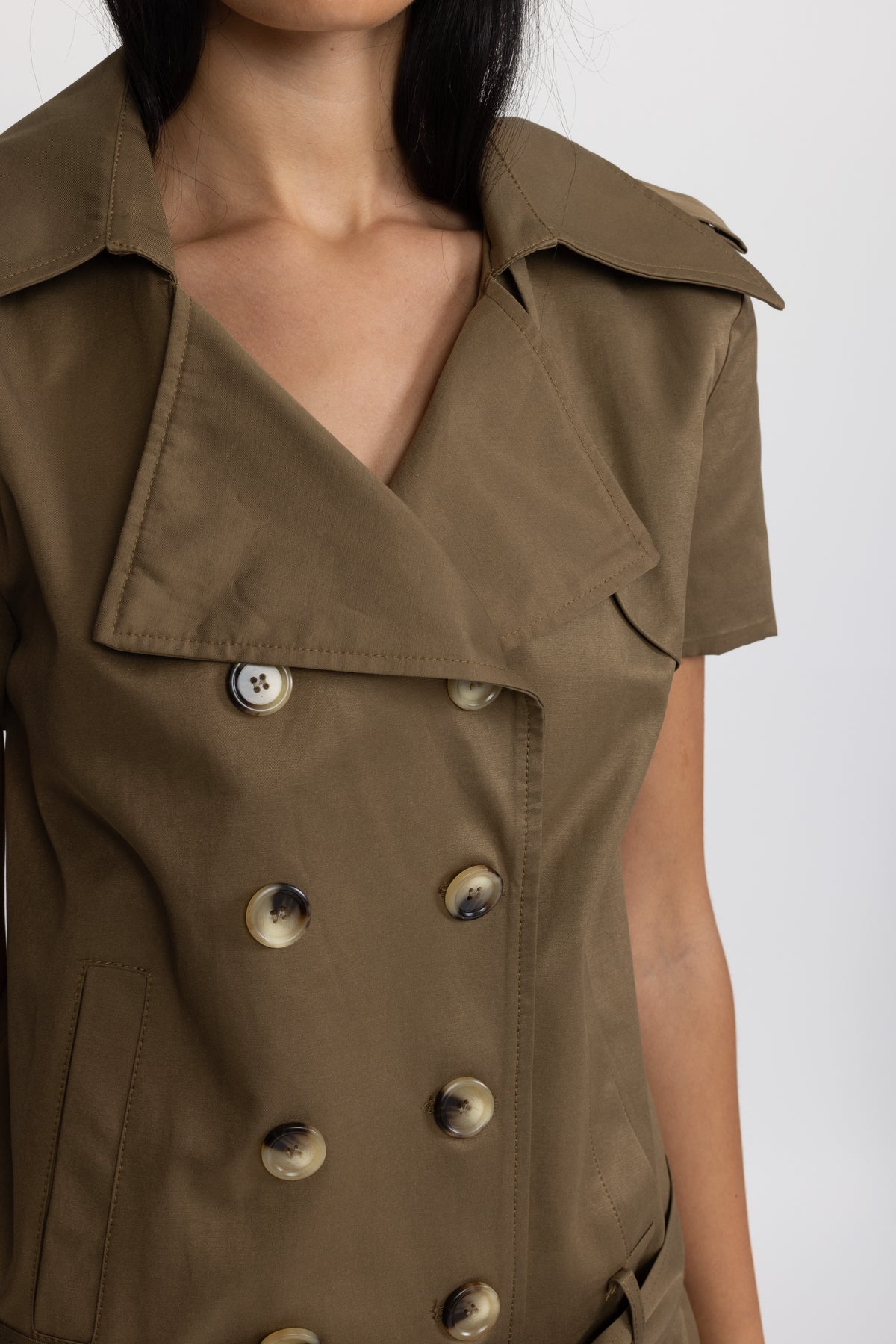 Ensemble coordonné top trench et mini-jupe à ourlet volanté - Olive 