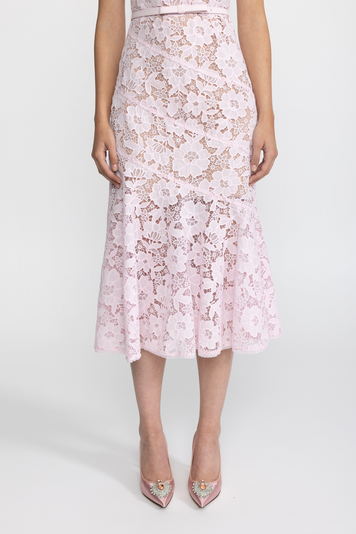 Robe midi en dentelle guipure à manches bouffantes - rose 