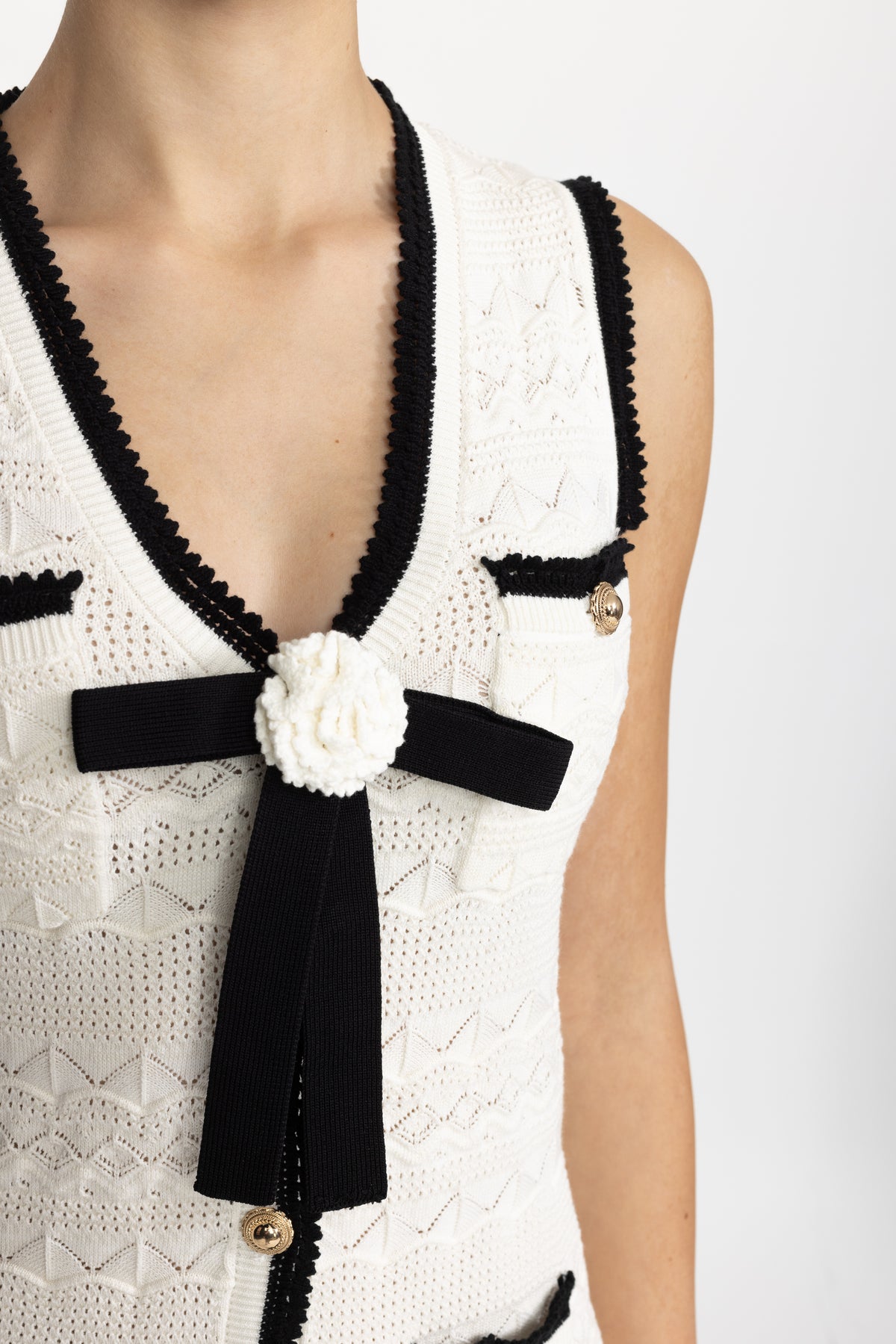 Robe mini sans manches en maille crochet avec détail nœud - Blanc 