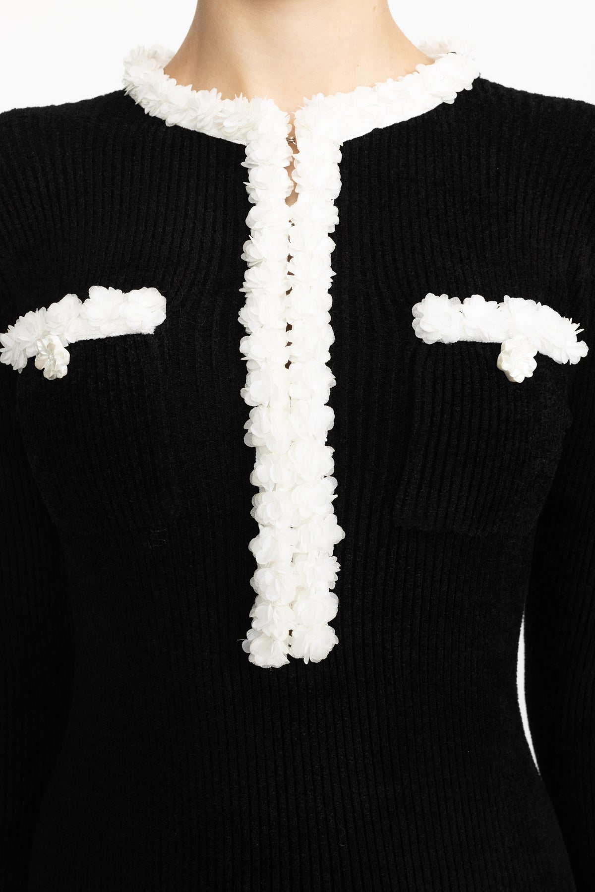 Robe midi en maille chenille avec finition à pompons contrastants - Noir 