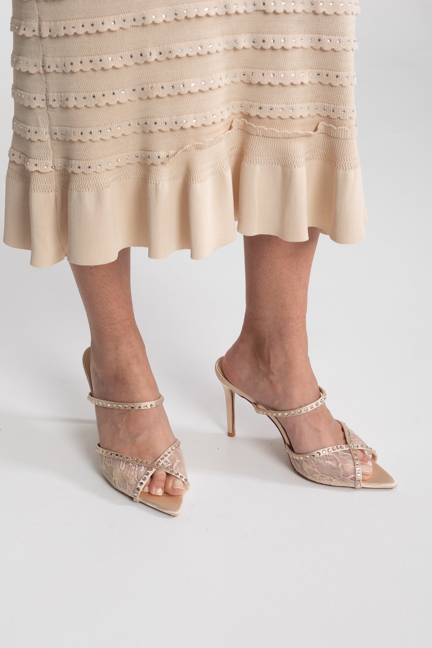 Mules à bout pointu en dentelle avec bride en cristal - Beige 