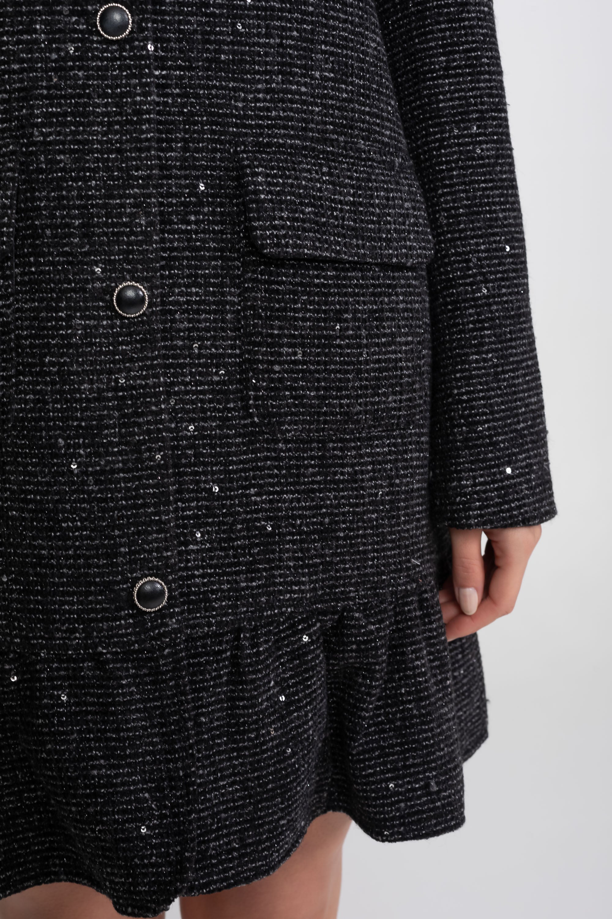 Mini-robe en tweed bouclé avec col bordé de dentelle et ourlet à volants - Charcoal 