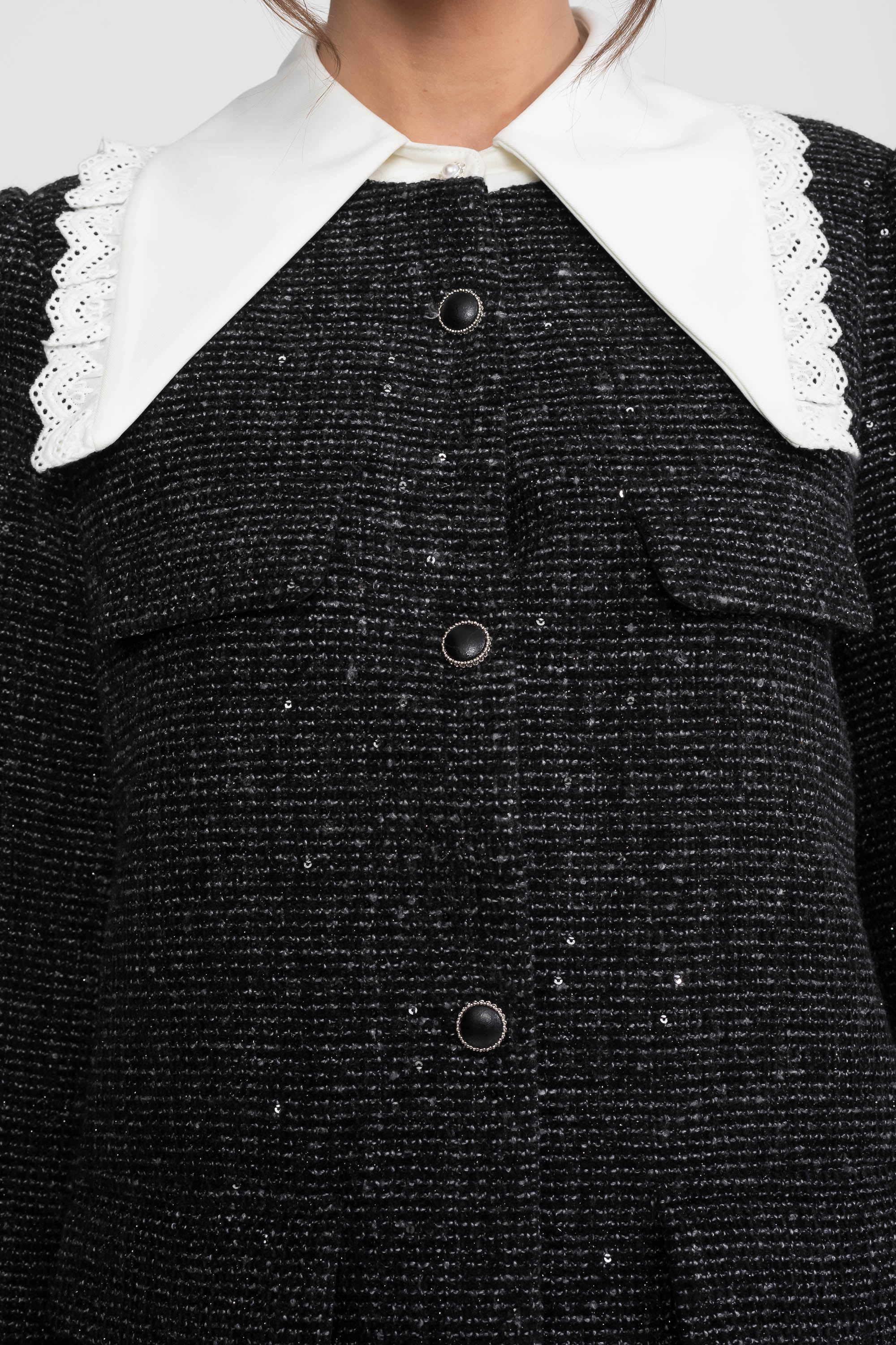 Mini-robe en tweed bouclé avec col bordé de dentelle et ourlet à volants - Charcoal 