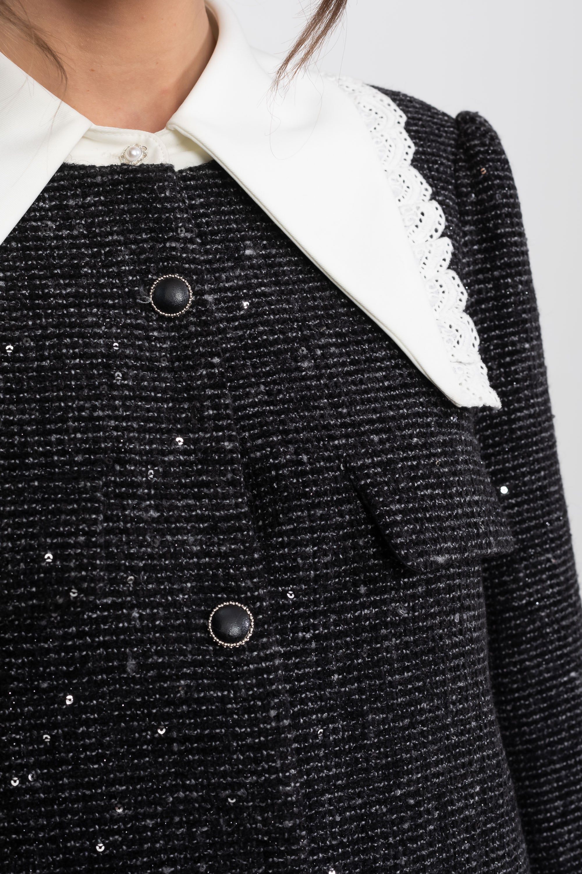 Mini-robe en tweed bouclé avec col bordé de dentelle et ourlet à volants - Charcoal 