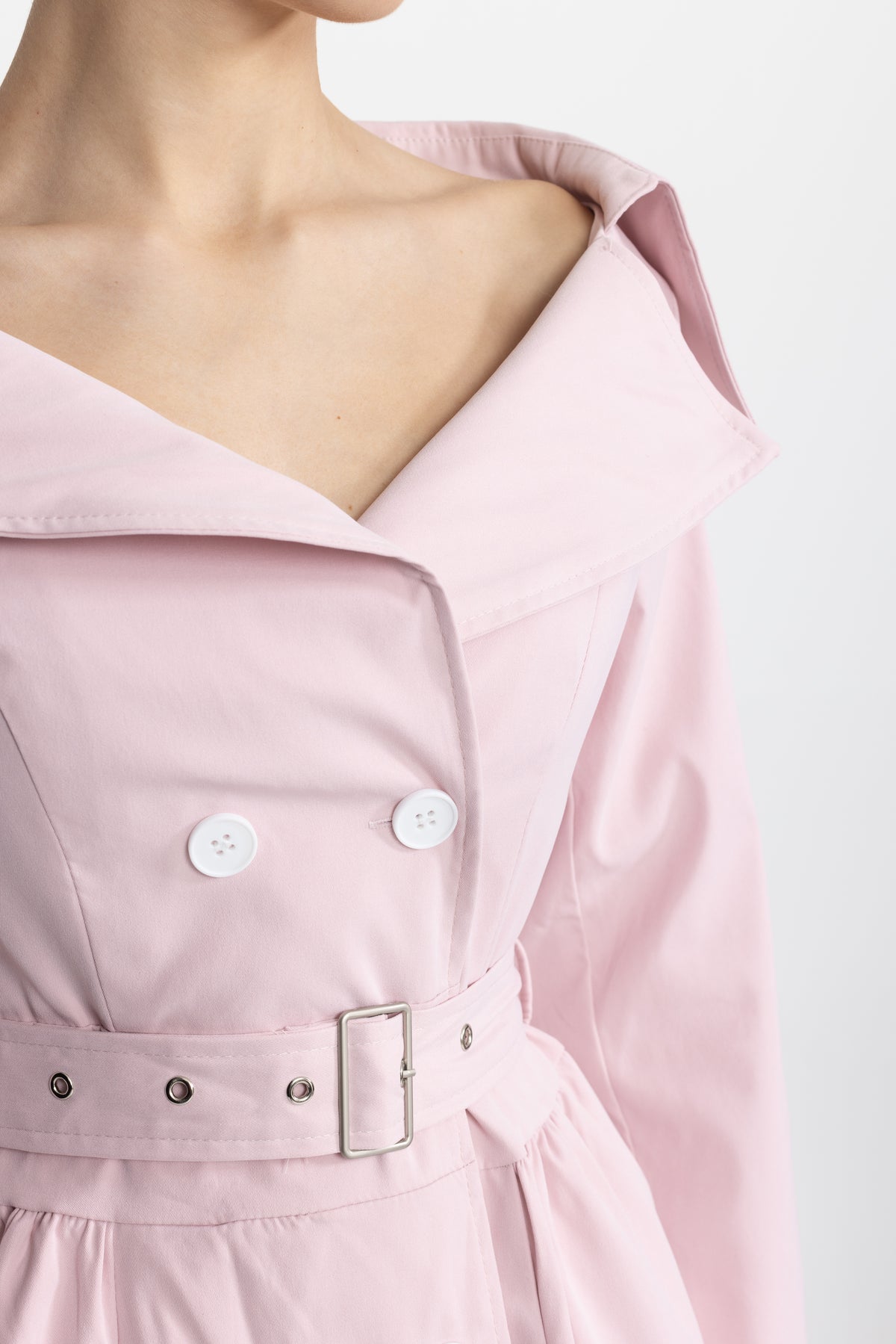 Robe trench ceinturée à col épaules dénudées - rose 