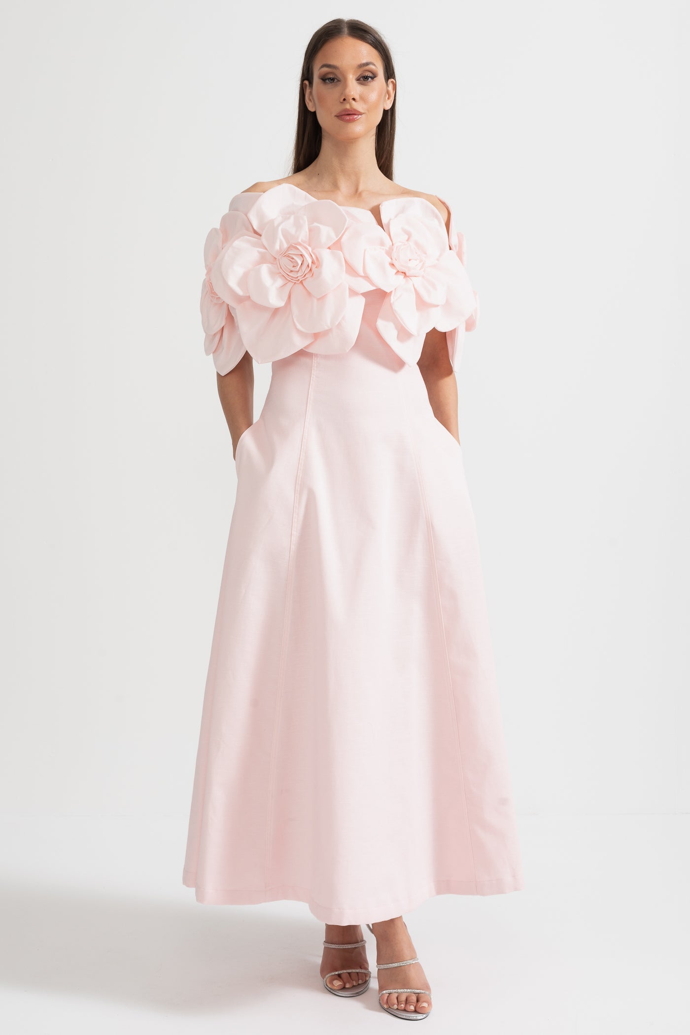 Robe midi épaules dénudées avec grands accents floraux en tissu - Rose 