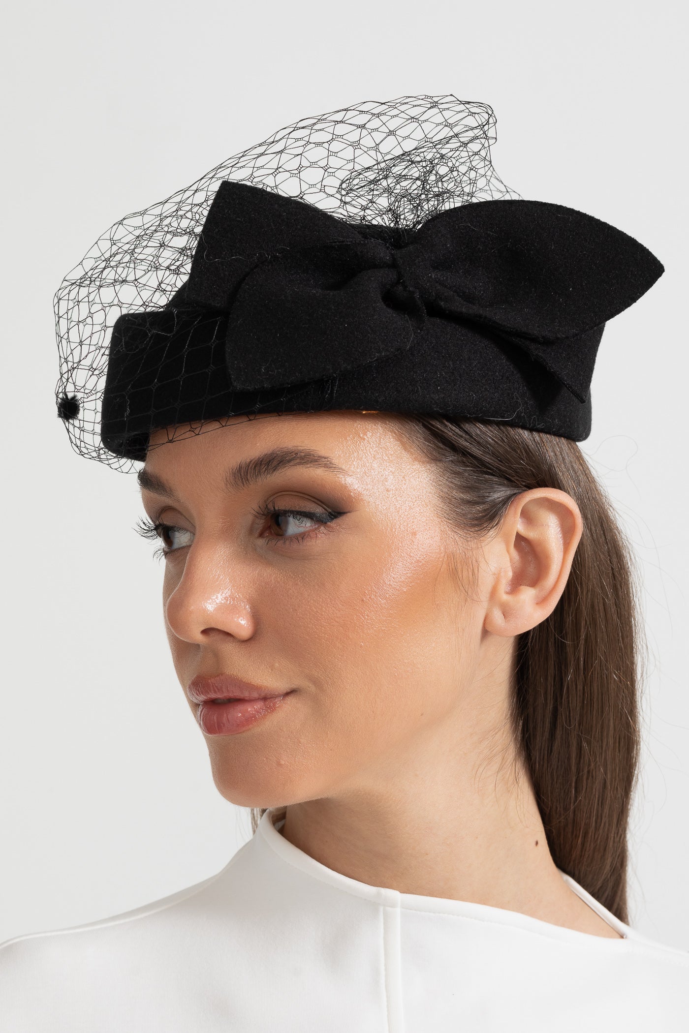 Chapeau élégant avec résille délicate et nœud décoratif appliqué - Noir 