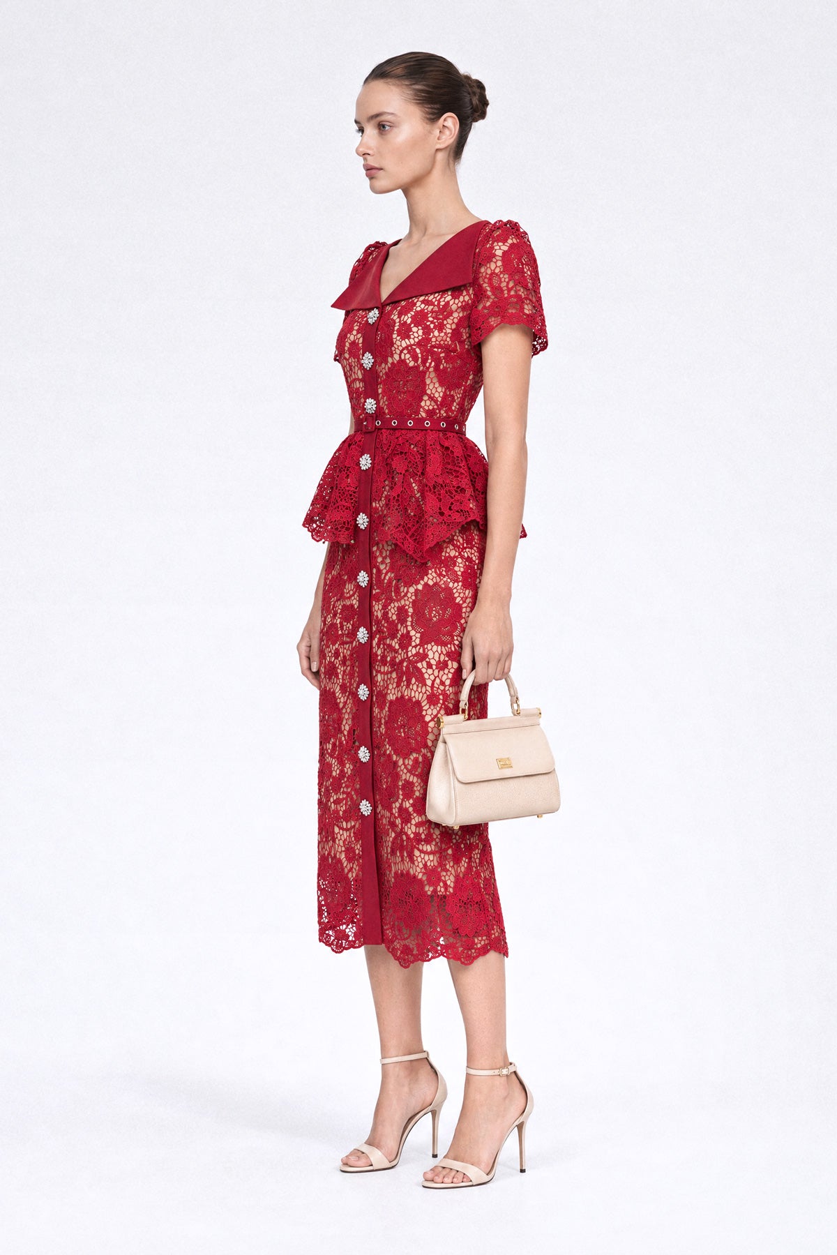 Robe midi peplum en dentelle à boutons cristal - Rouge 