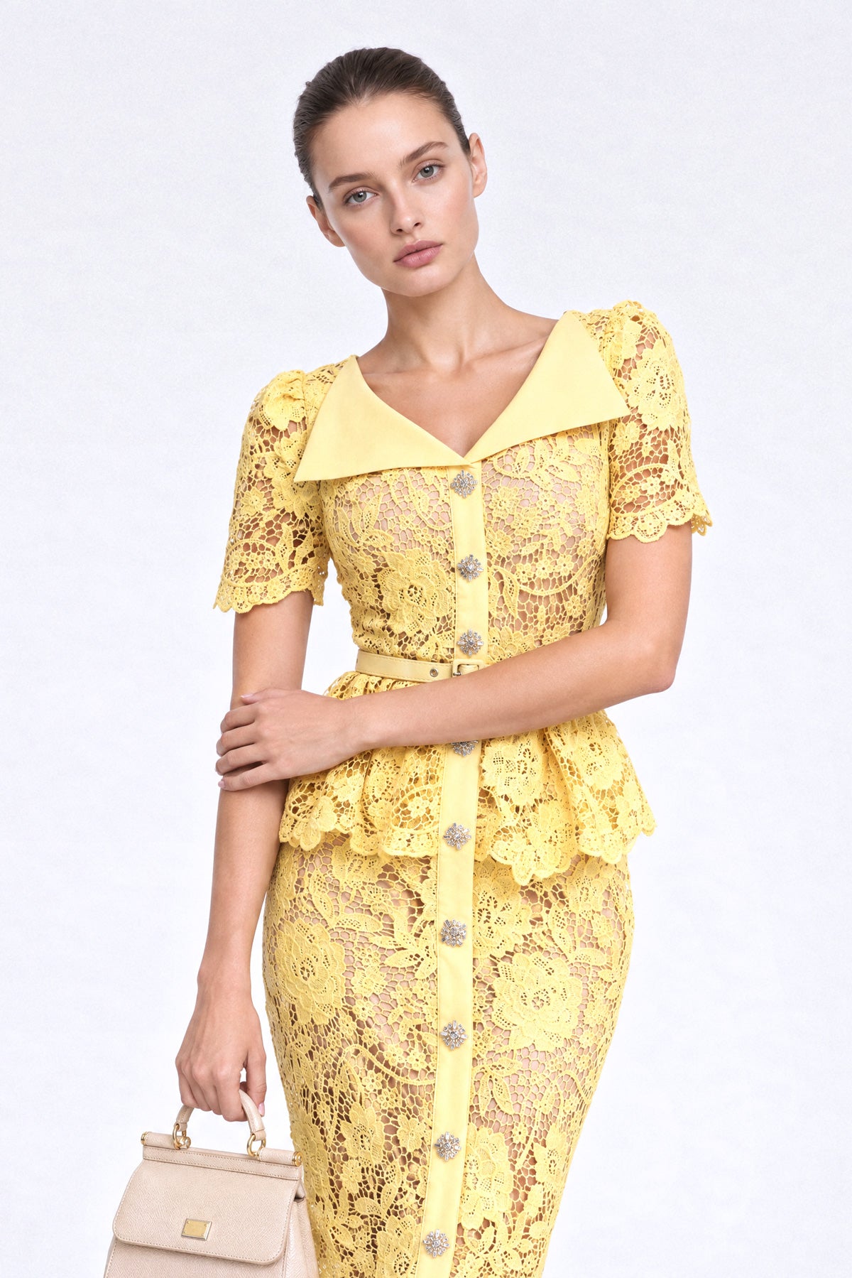 Robe midi peplum en dentelle à boutons en cristal - Jaune 