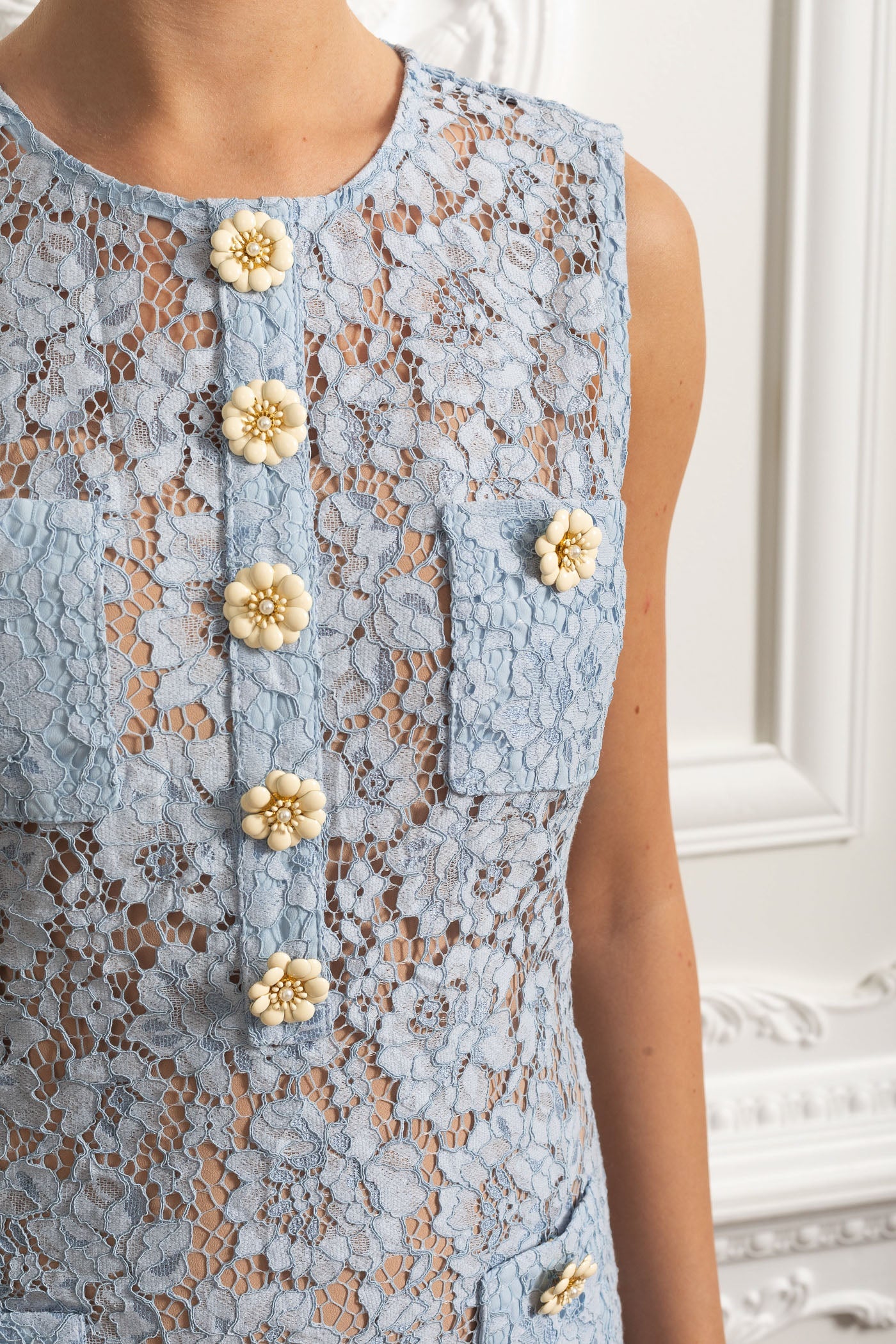 Robe mini sans manches en dentelle avec boutons décoratifs et poches - Bleu 