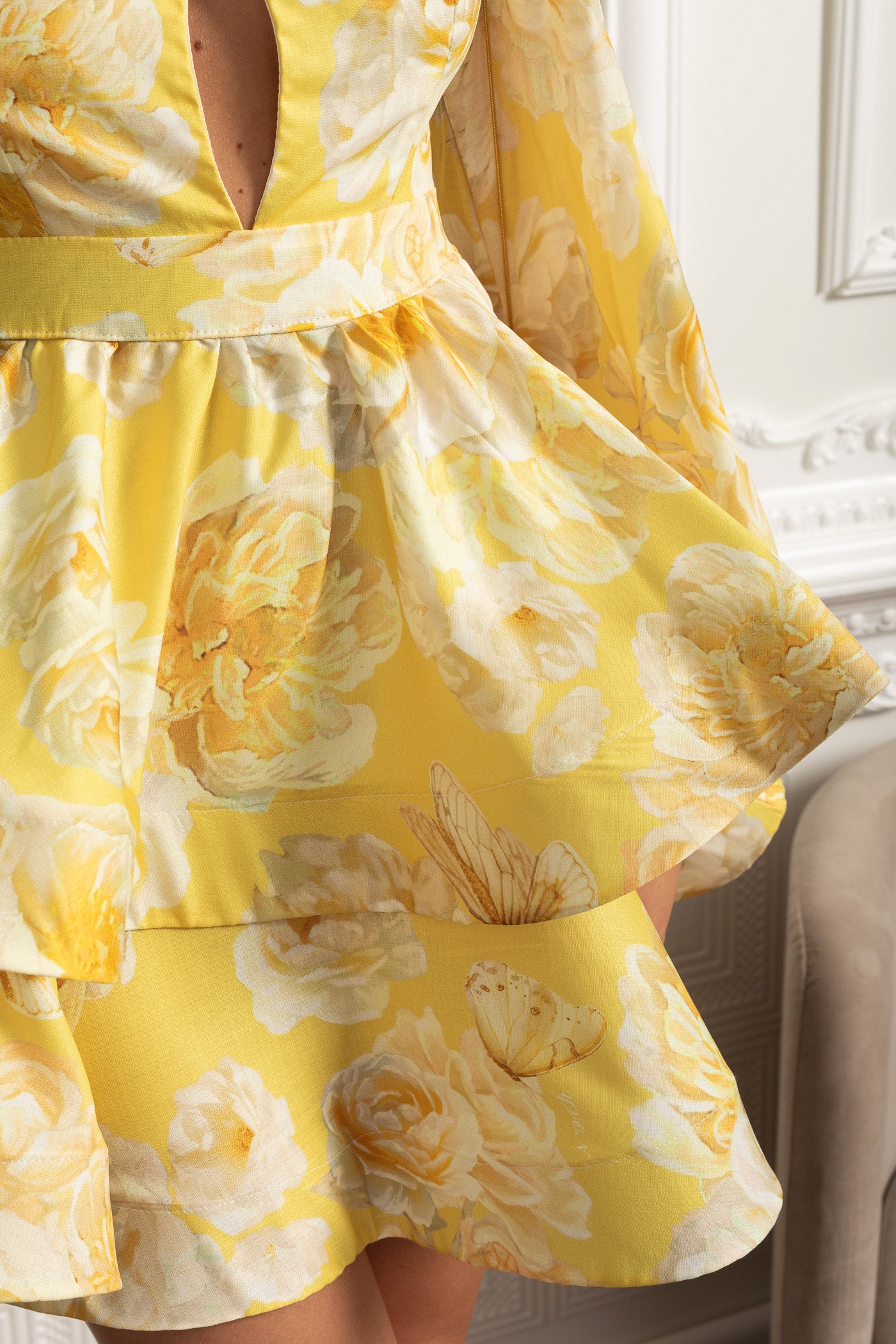 Robe Mini Florale Romantique Avec Manches Volumineuses Et Détail Peplum - Jaune 