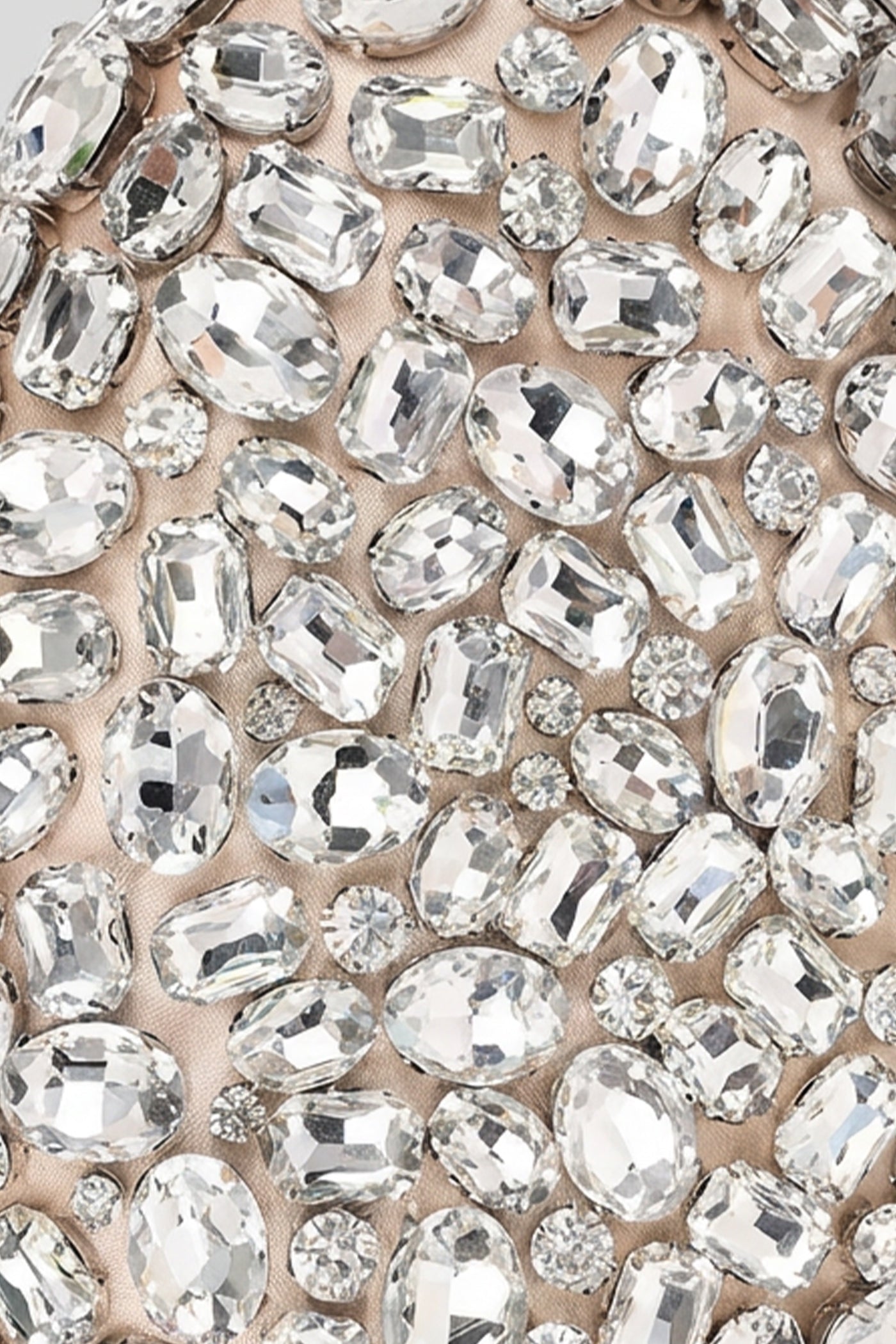 Pochette ovale ornée de cristaux avec finition entièrement sertie de pierres – Argent 