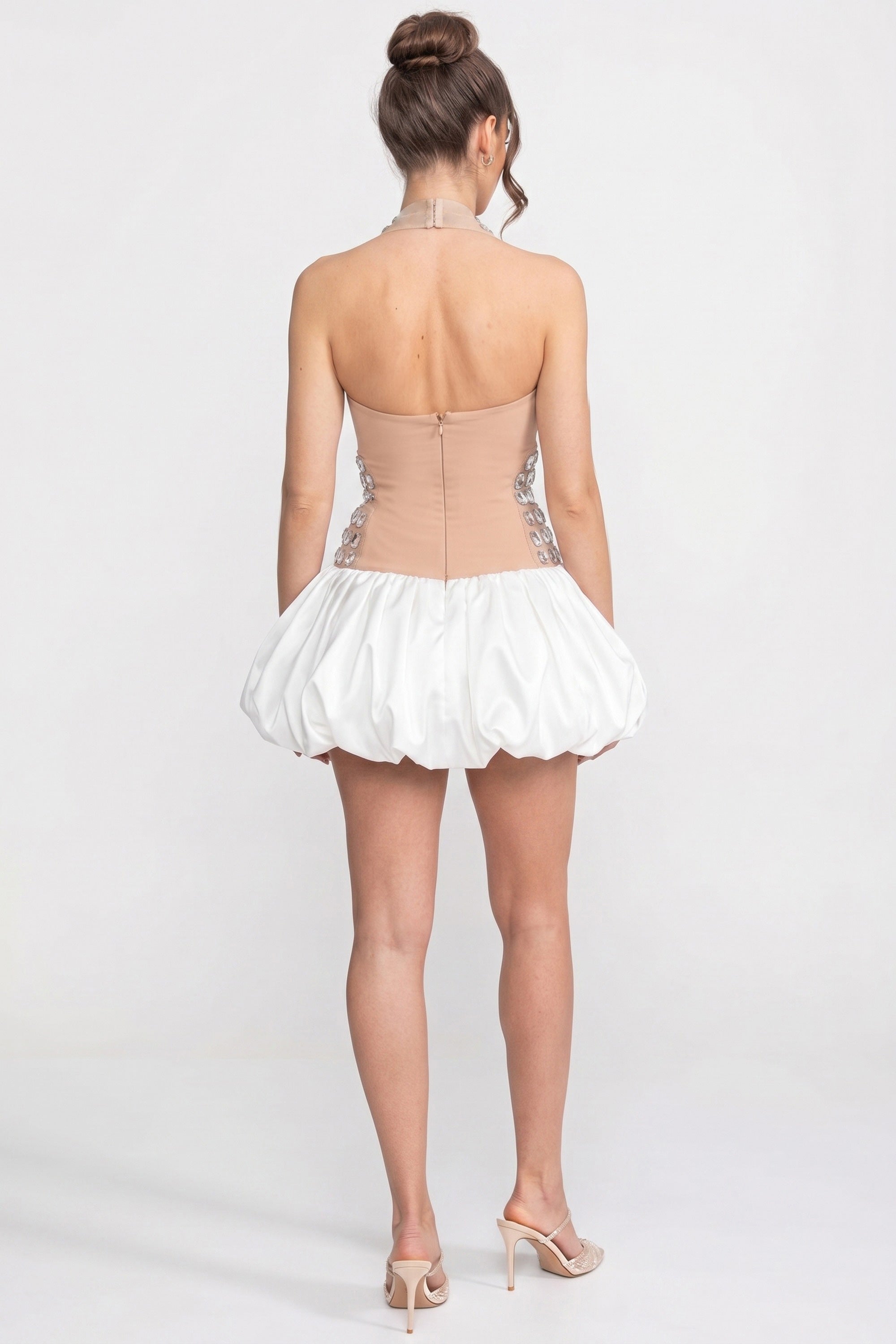 Robe courte dos nu ornée de cristaux avec jupe boule - Blanc 